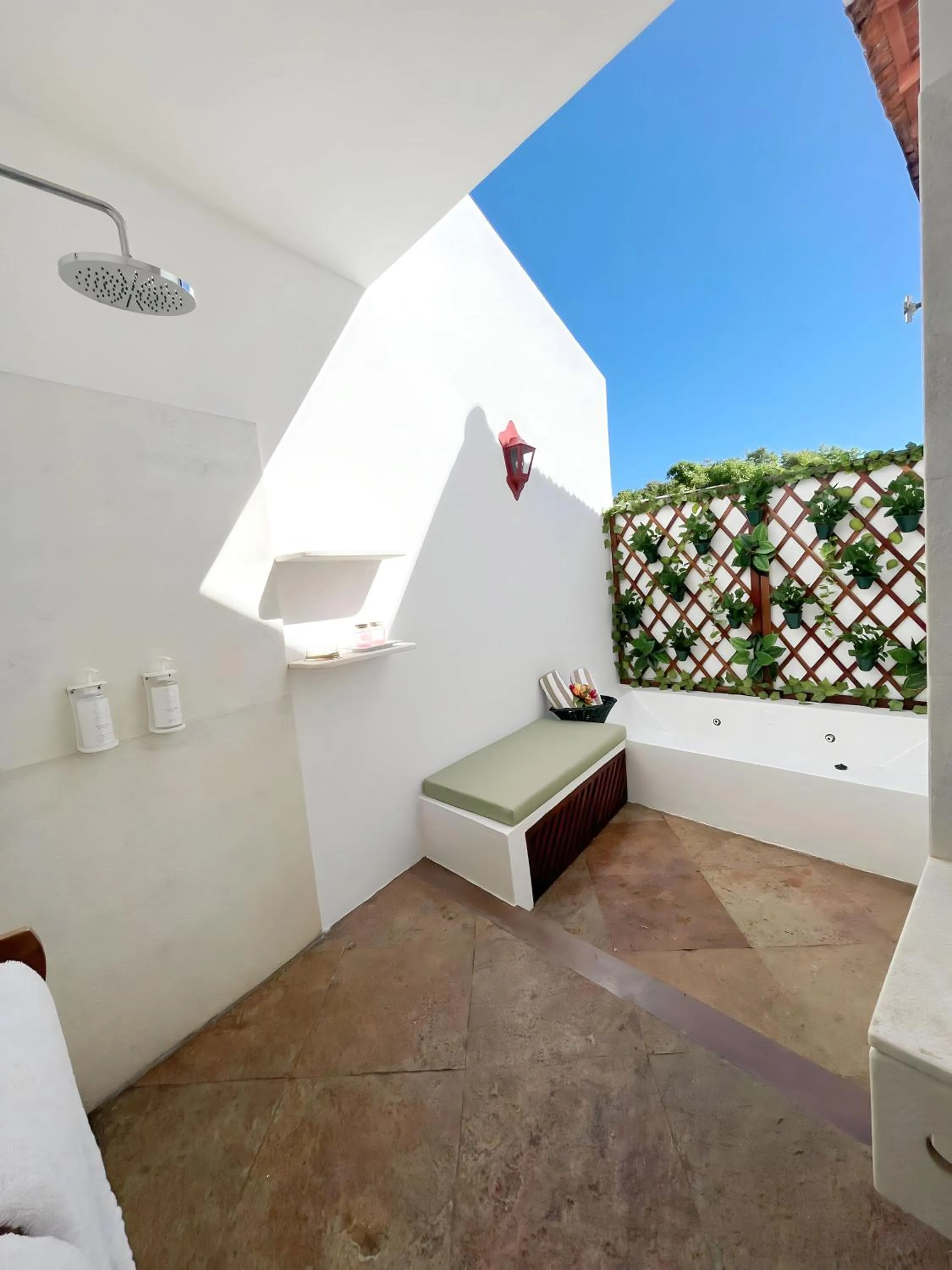 Shower, Bed in Casa de St. Antônio Hotel Boutique
