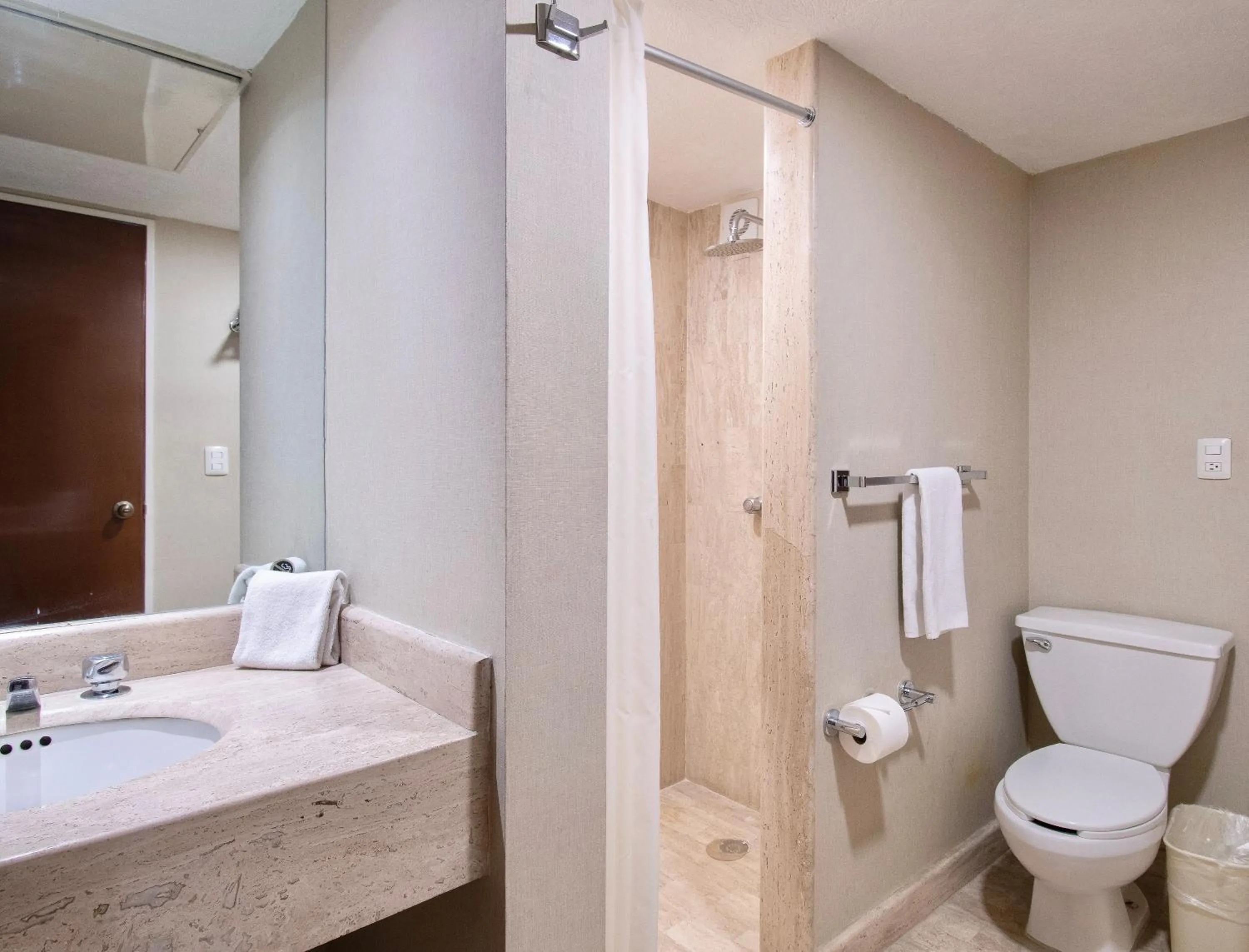 Bathroom in Hotel Plaza Génova Centro