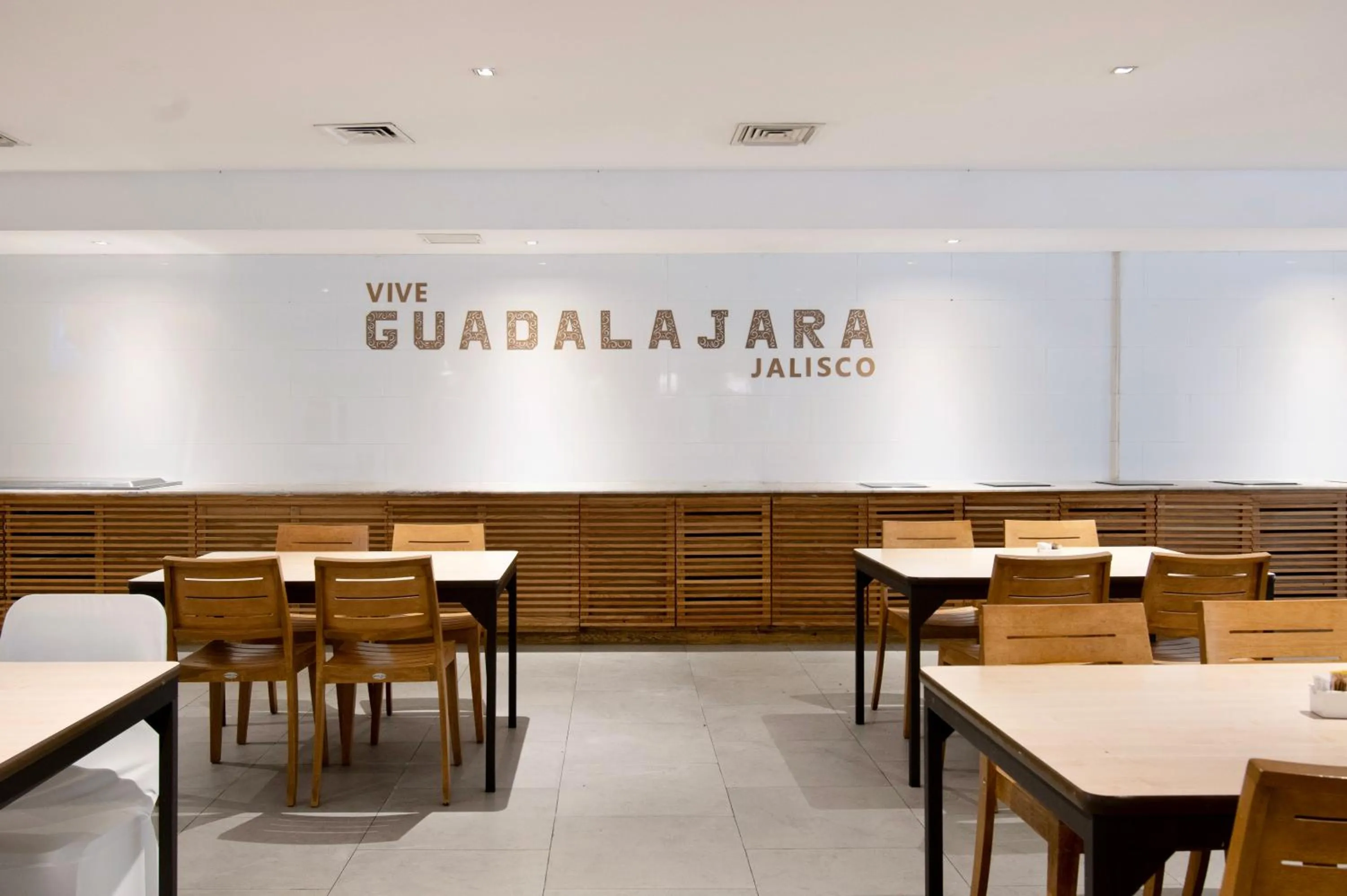 Restaurant/places to eat in Hotel Plaza Génova Centro