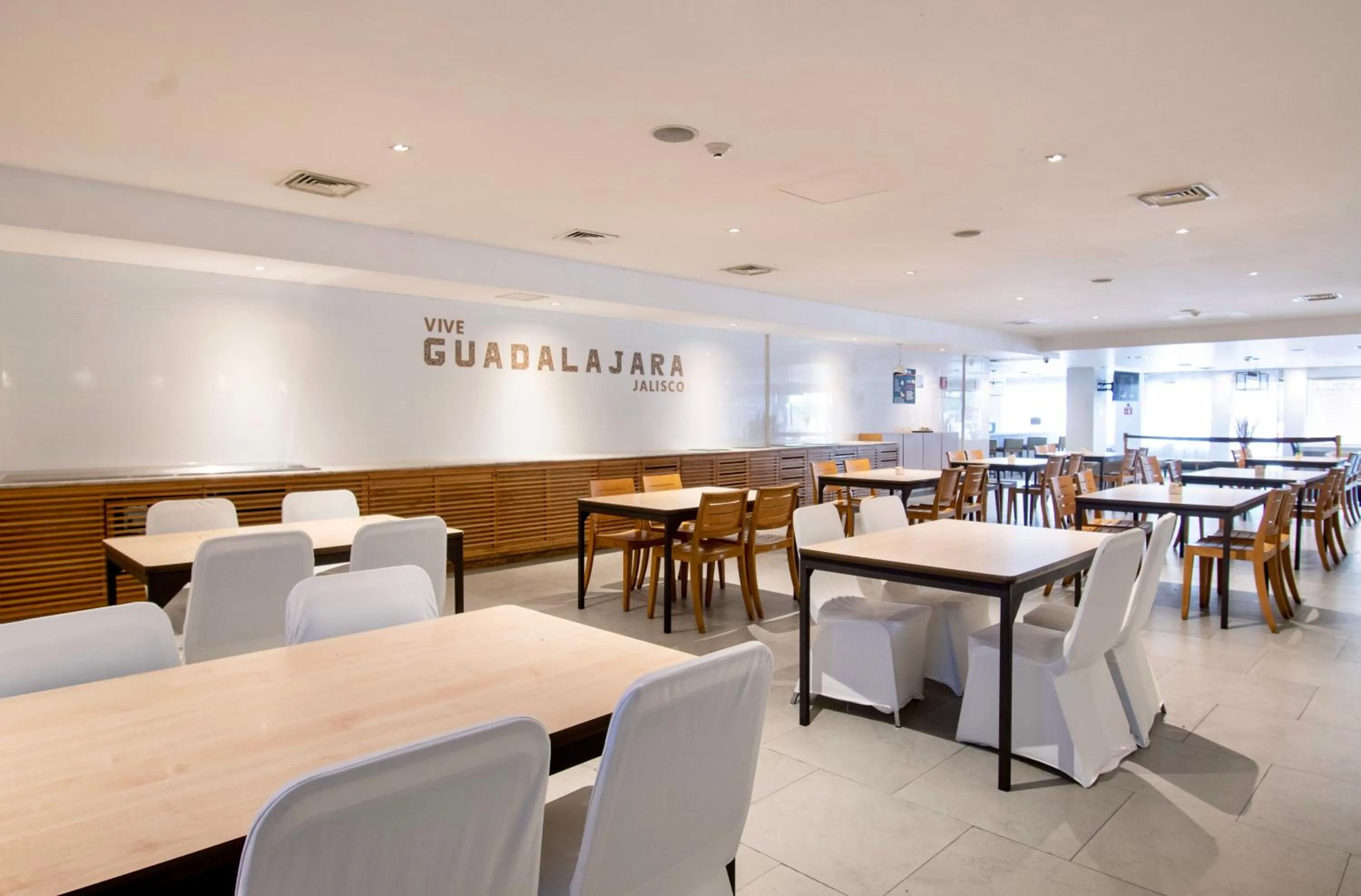 Restaurant/places to eat in Hotel Plaza Génova Centro