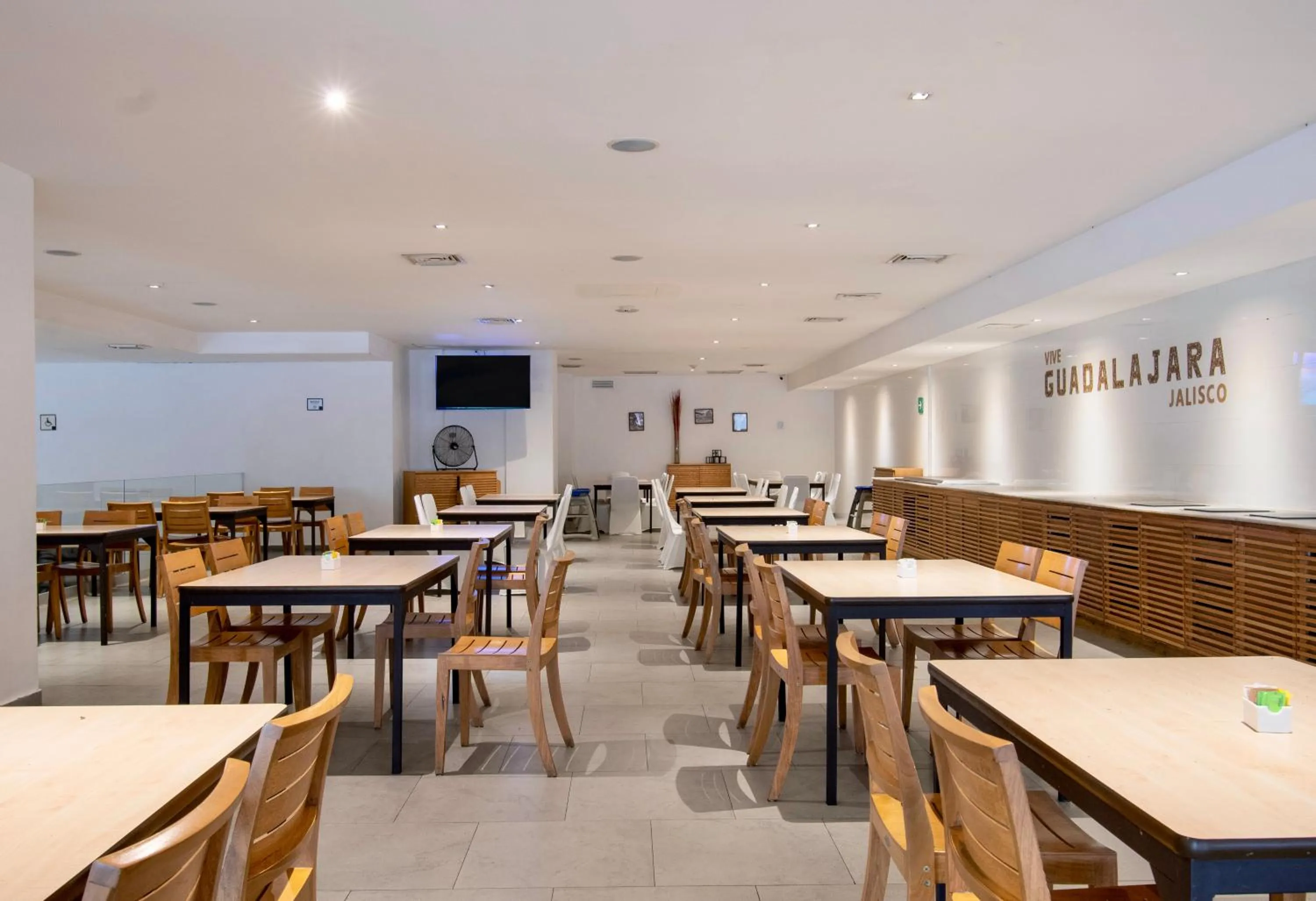 Restaurant/places to eat in Hotel Plaza Génova Centro