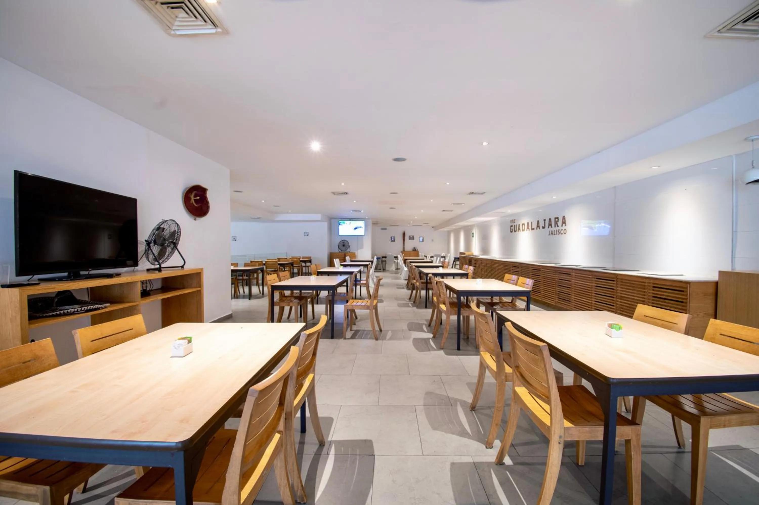 Restaurant/places to eat in Hotel Plaza Génova Centro