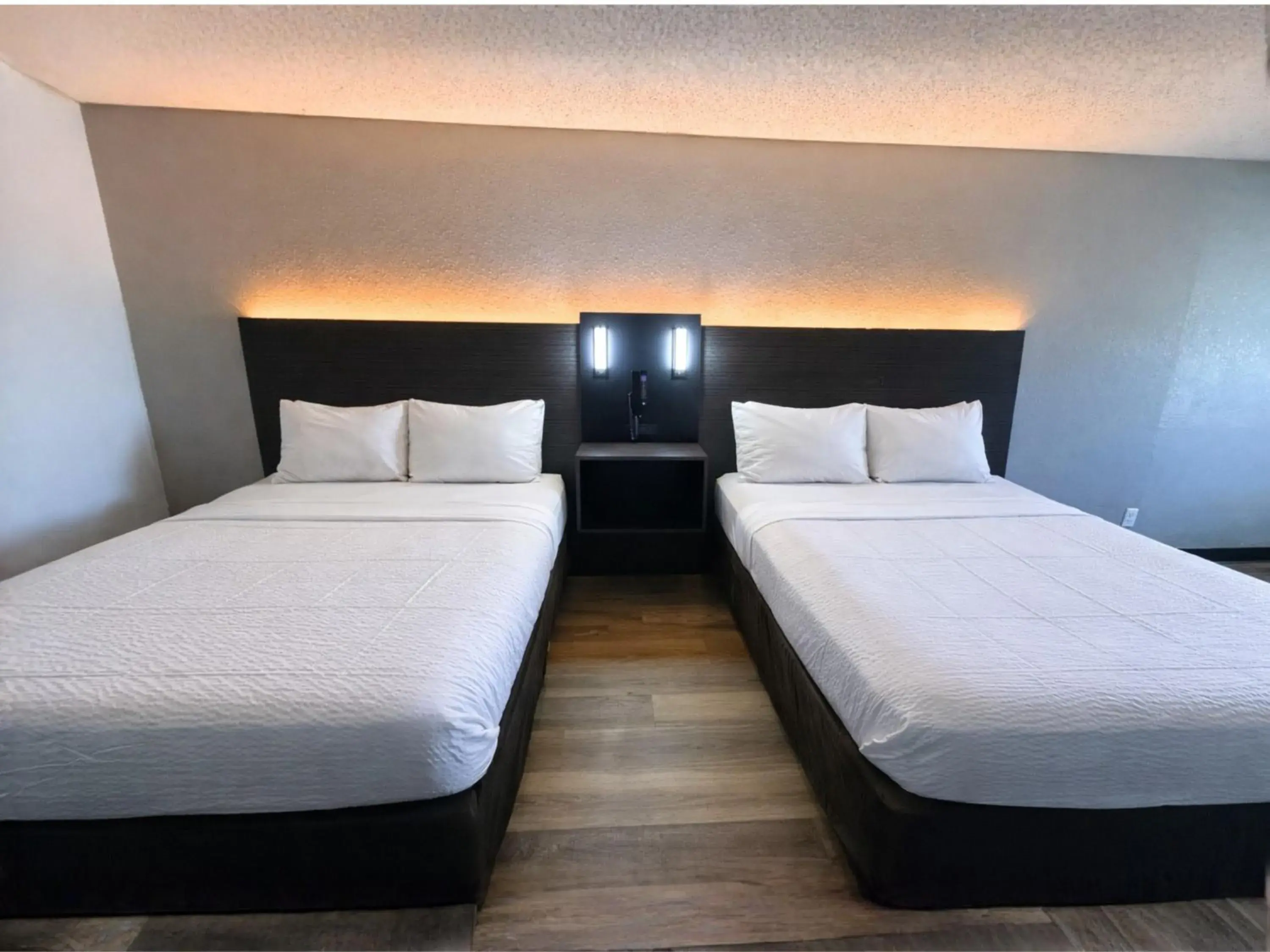 Bedroom, Bed in Motel 6 Elkhart, IN Bedroom, Bed in Motel 6 Elkhart, IN