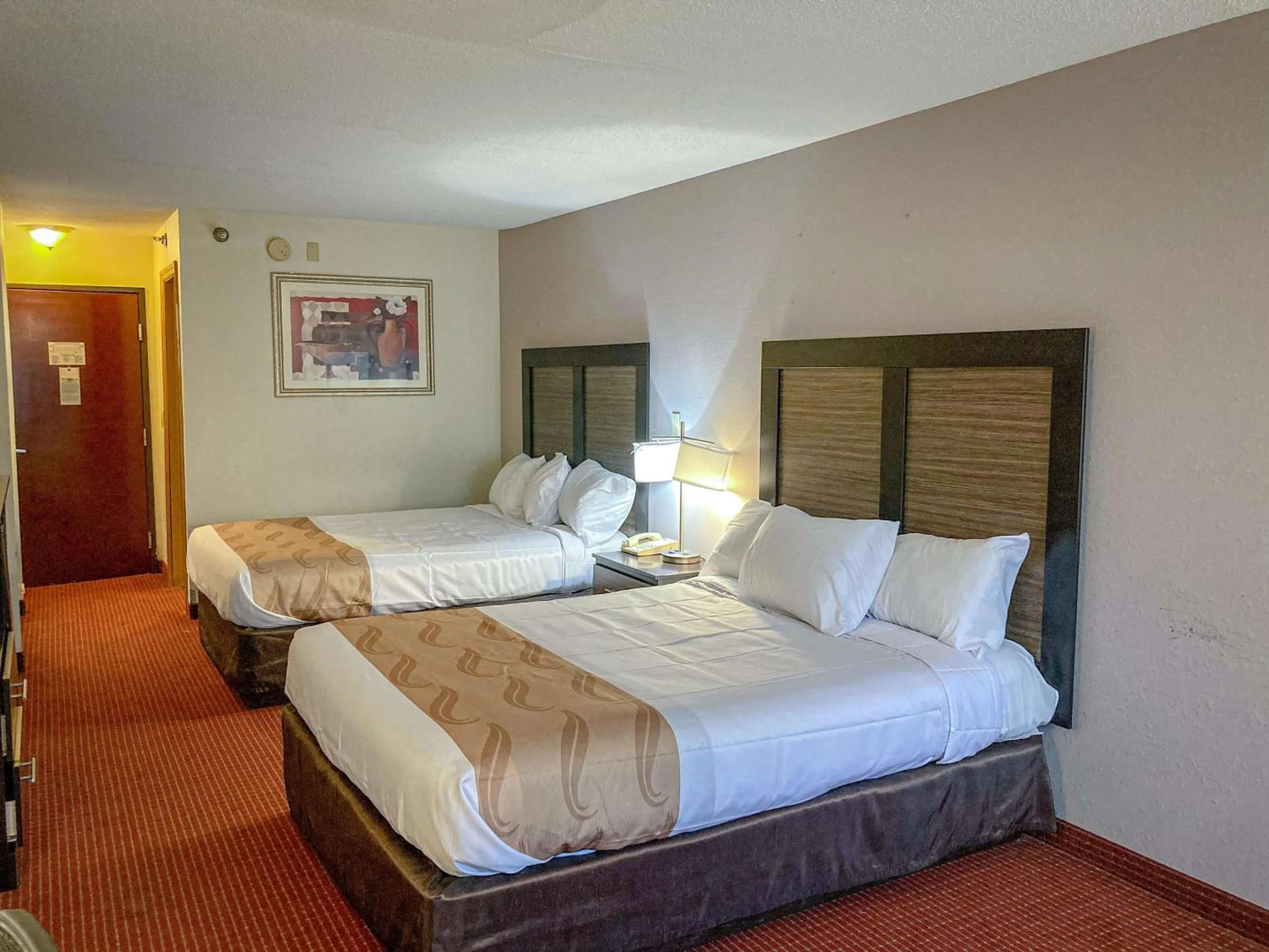 Photo of the whole room, Bed in Motel 6 Elkhart, IN