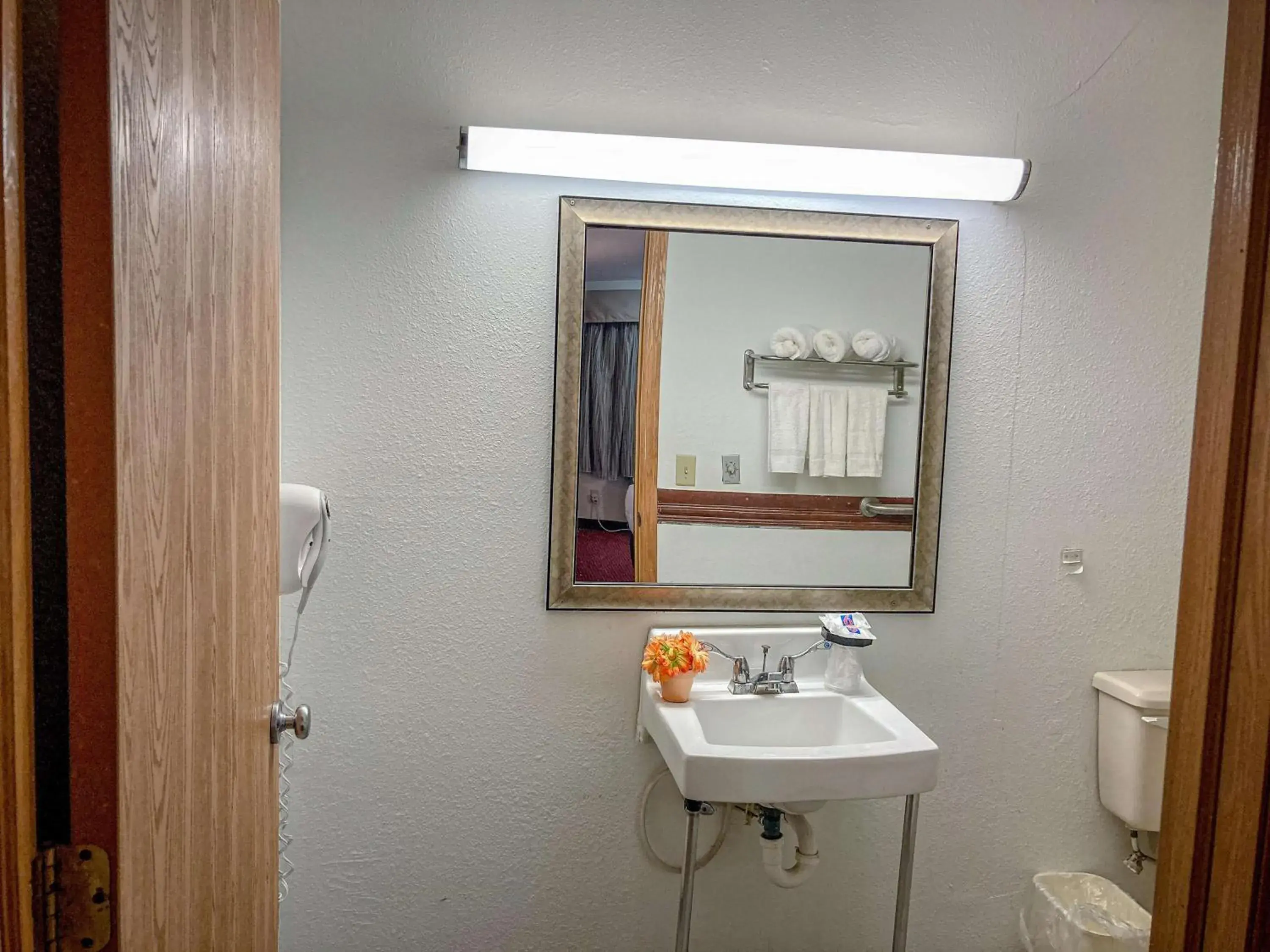 Bathroom in Motel 6 Elkhart