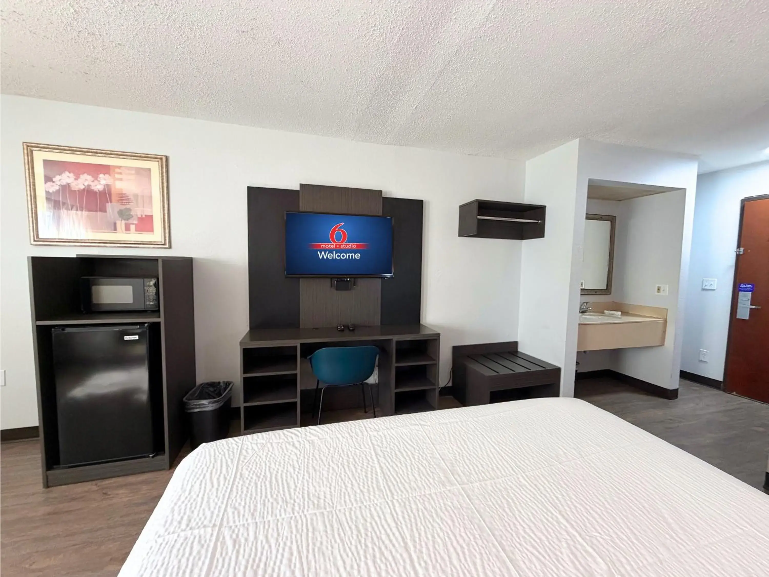 Bed in Motel 6 Elkhart, IN Bed in Motel 6 Elkhart, IN