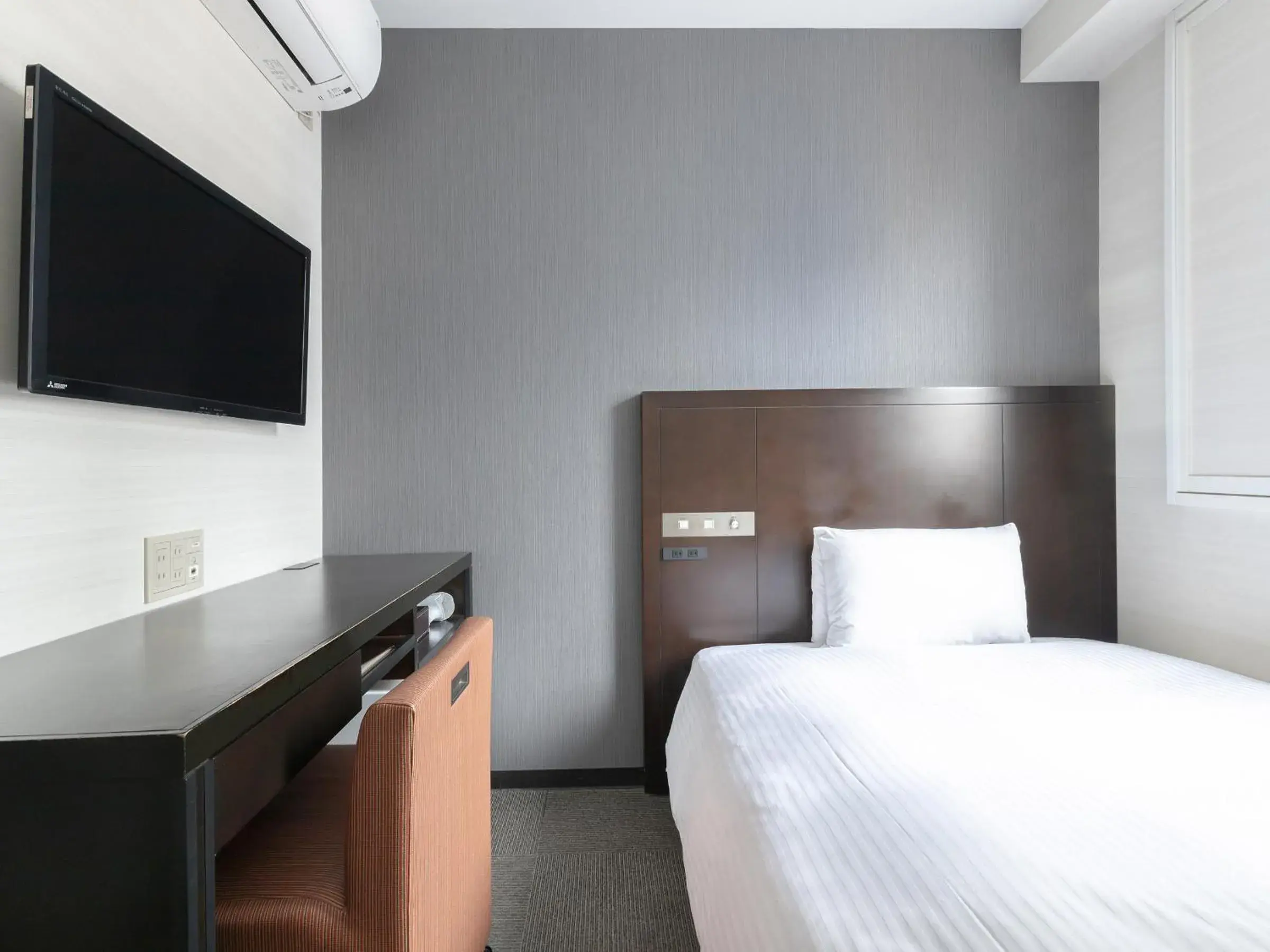 TV and multimedia, Bed in Vessel Inn Hiroshima Station TV and multimedia, Bed in Vessel Inn Hiroshima Station