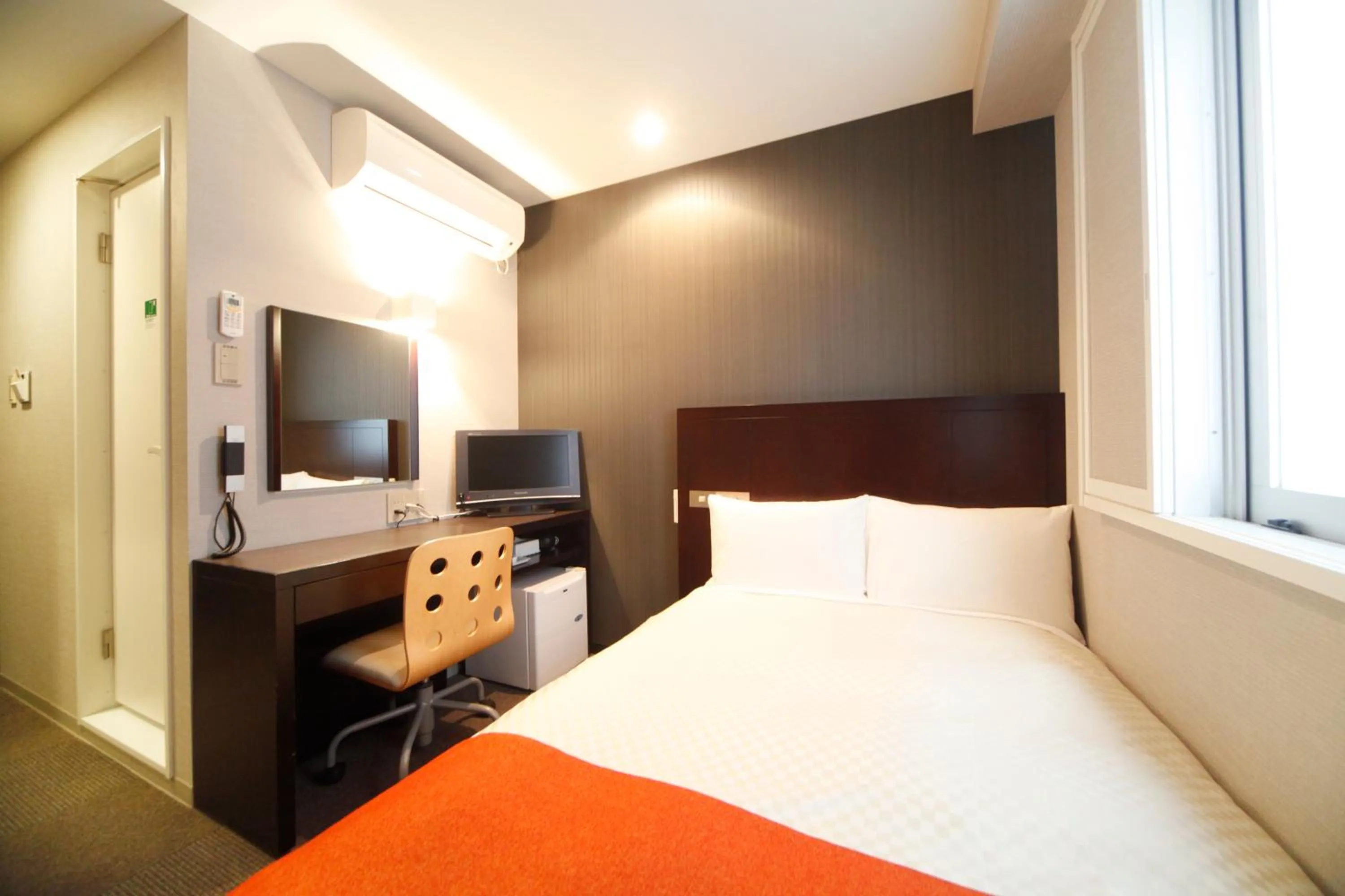Double Room with Small Double Bed - single occupancy - Smoking in Vessel Inn Hiroshima Ekimae