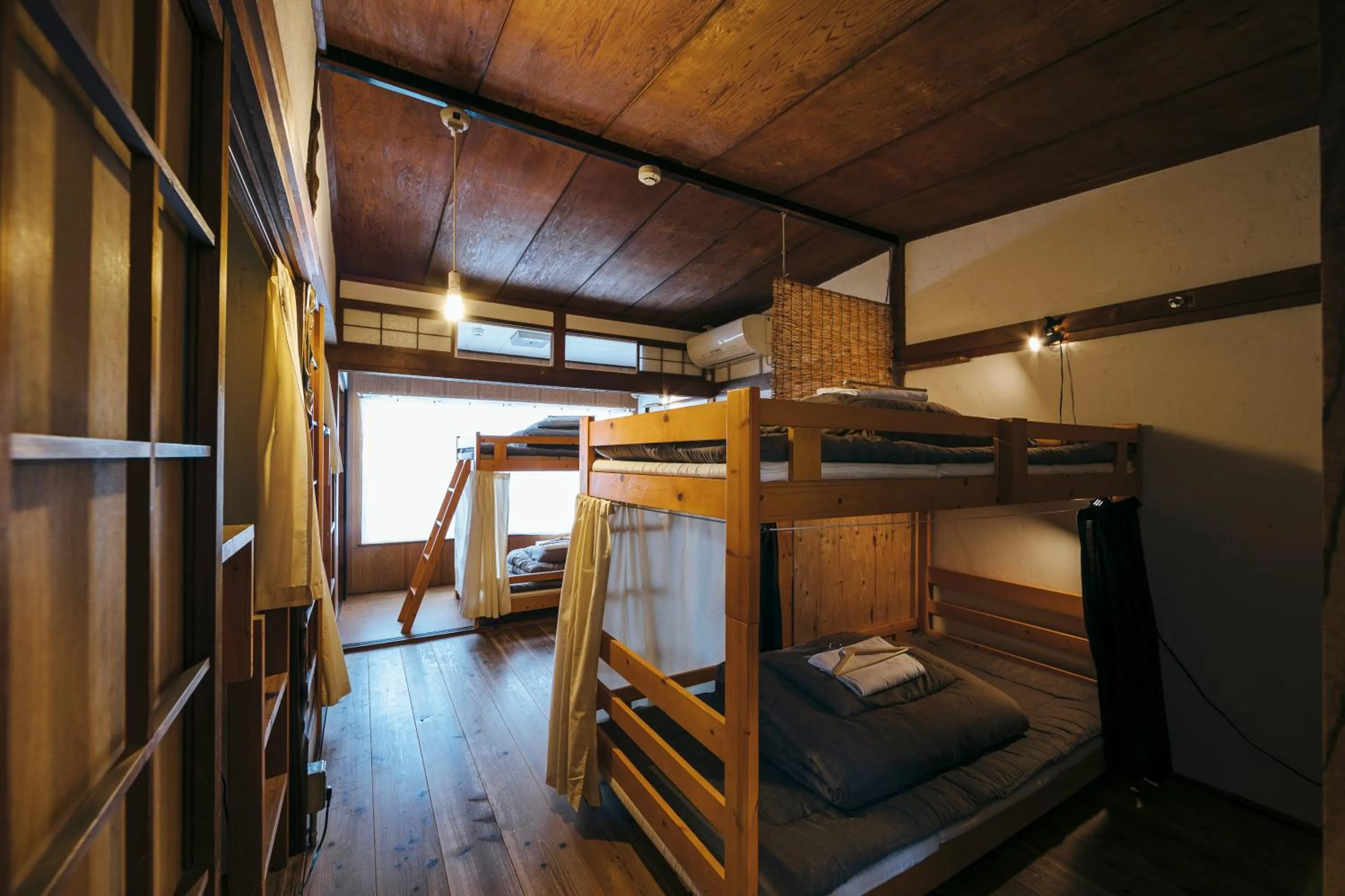 Bed in Torii-Kuguru