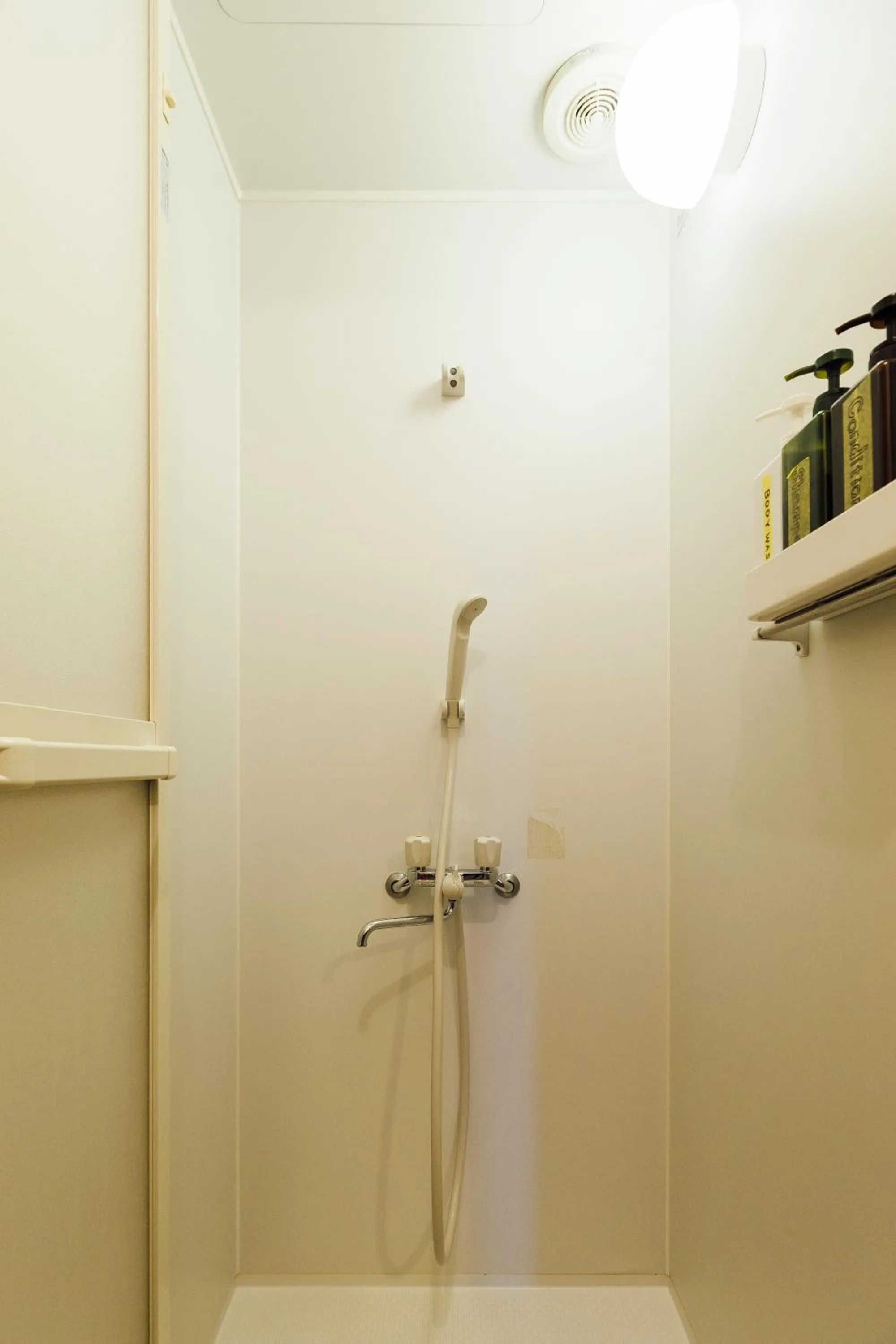 Shower in Torii-Kuguru