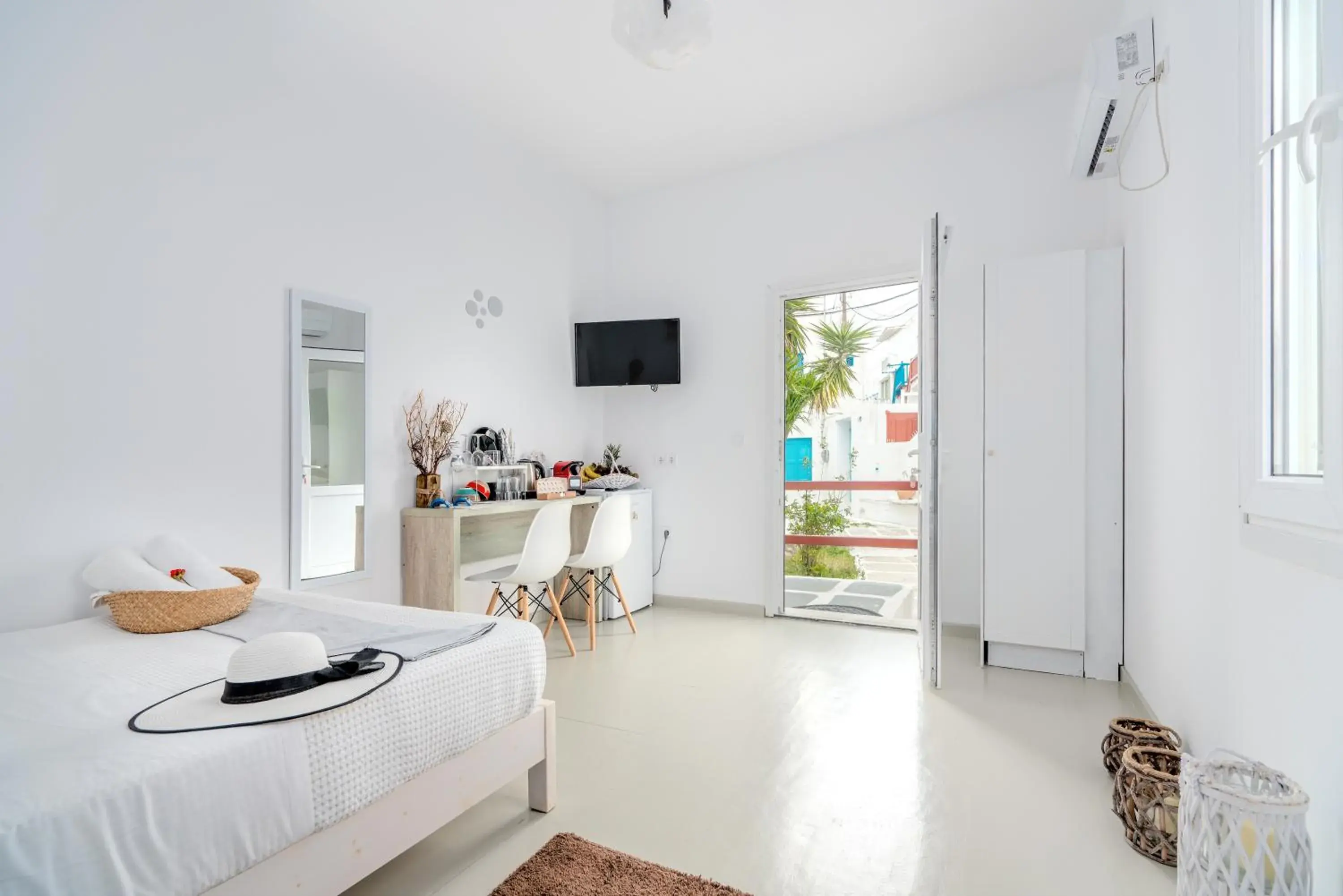 Double Room with Garden View in Dimelal Mykonos Town Apartments Double Room with Garden View in Dimelal Mykonos Town Apartments