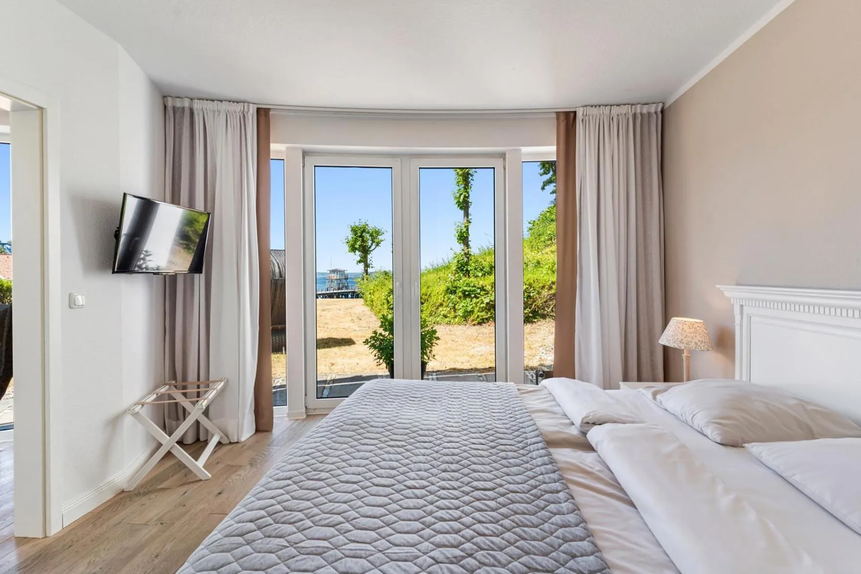 View (from property/room), Bed in Strandhotel Glücksburg