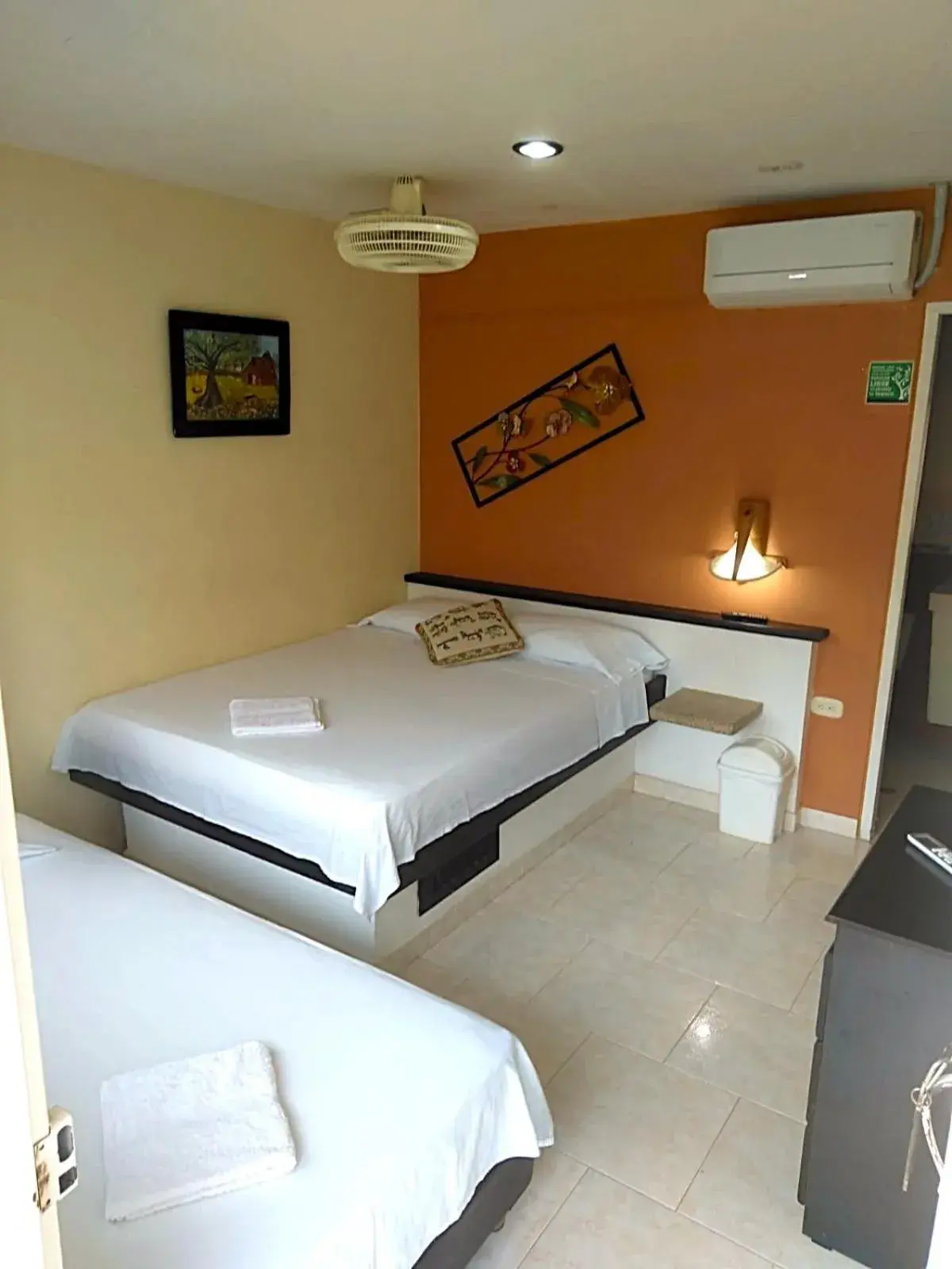 Small Double or Twin Room in Casa D'mer Taganga Small Double or Twin Room in Casa D'mer Taganga