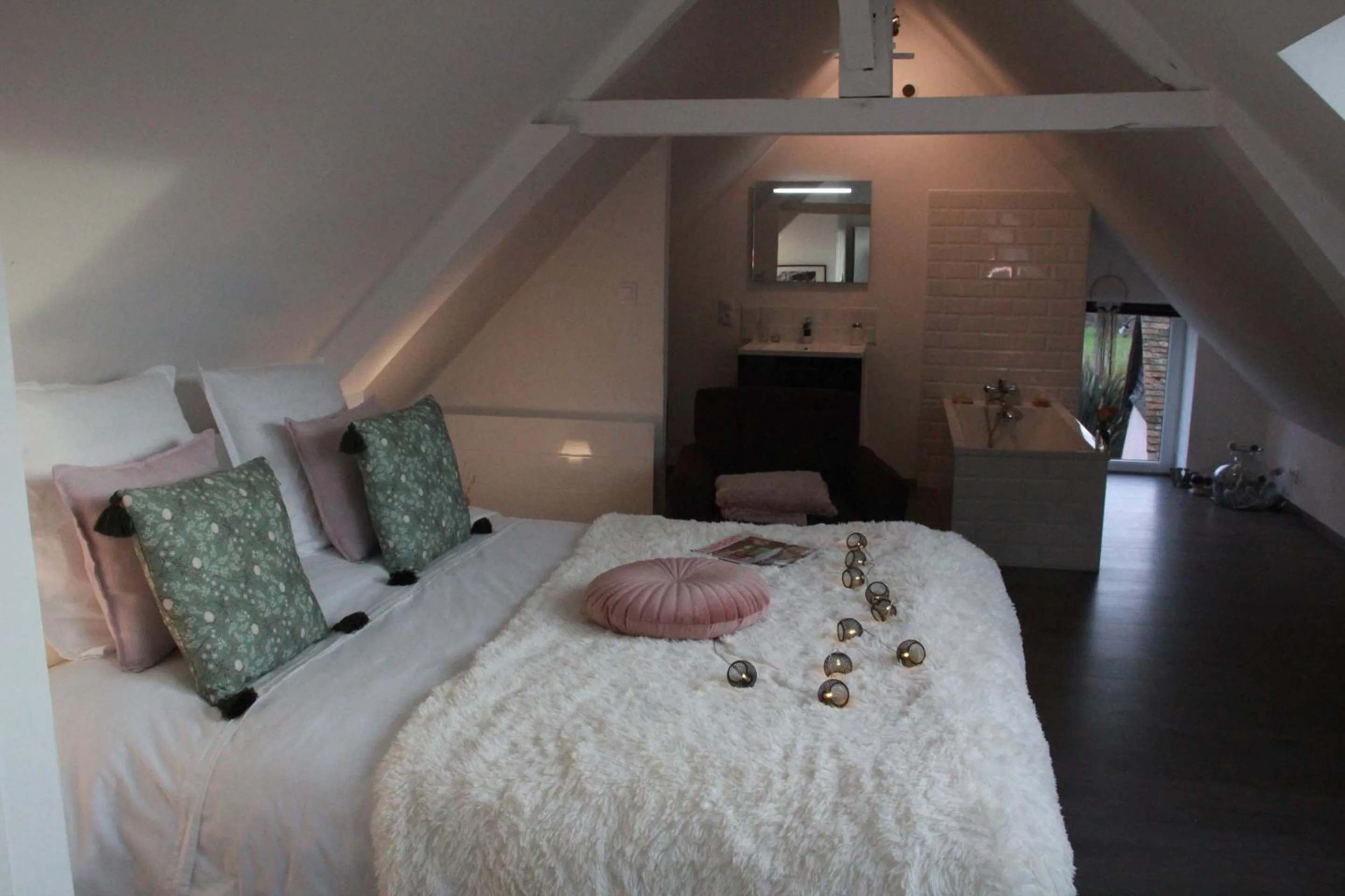 Bedroom, Bed in La Catiniere