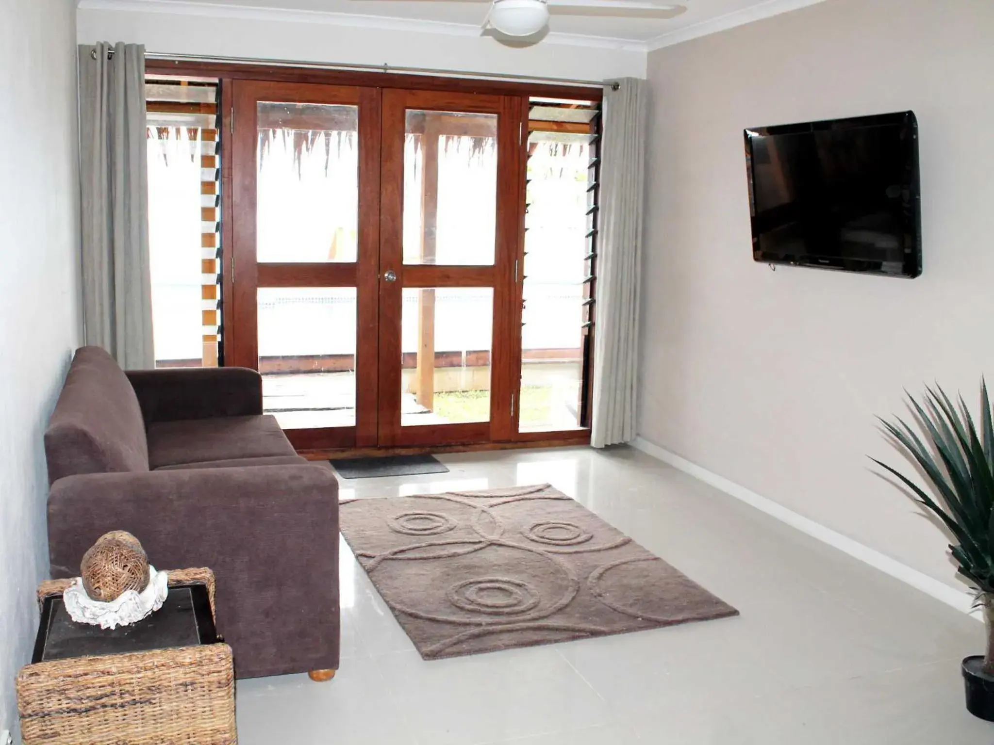Two-Bedroom Apartment with Pool View in Vanuatu Beachfront Apartments Two-Bedroom Apartment with Pool View in Vanuatu Beachfront Apartments