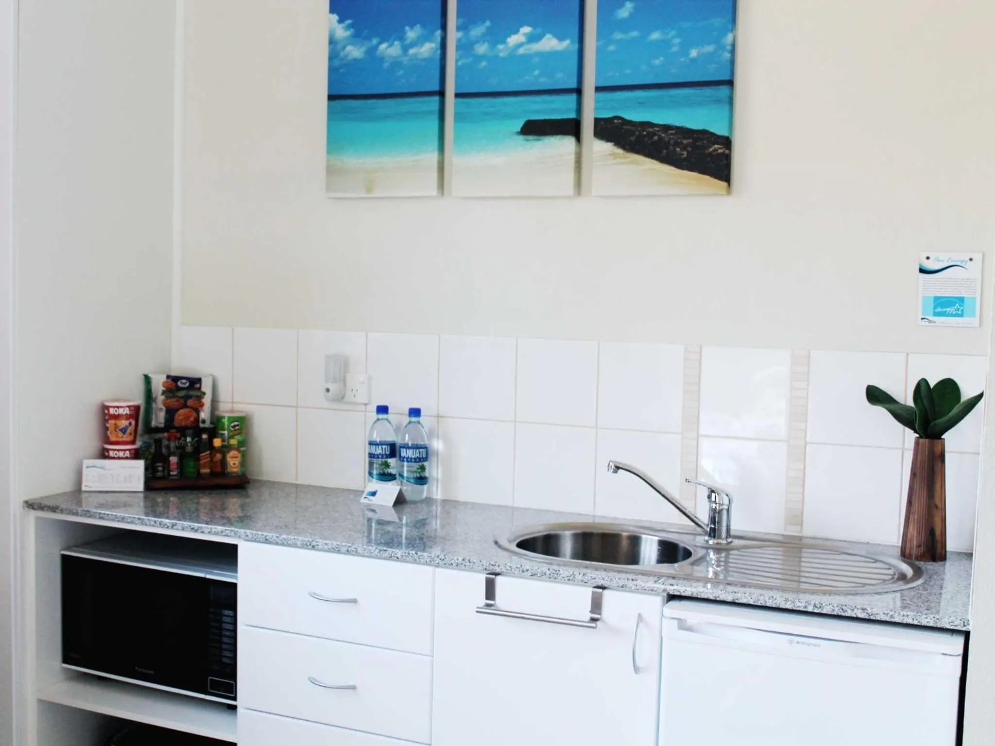 Kitchen or kitchenette in Vanuatu Beachfront Apartments