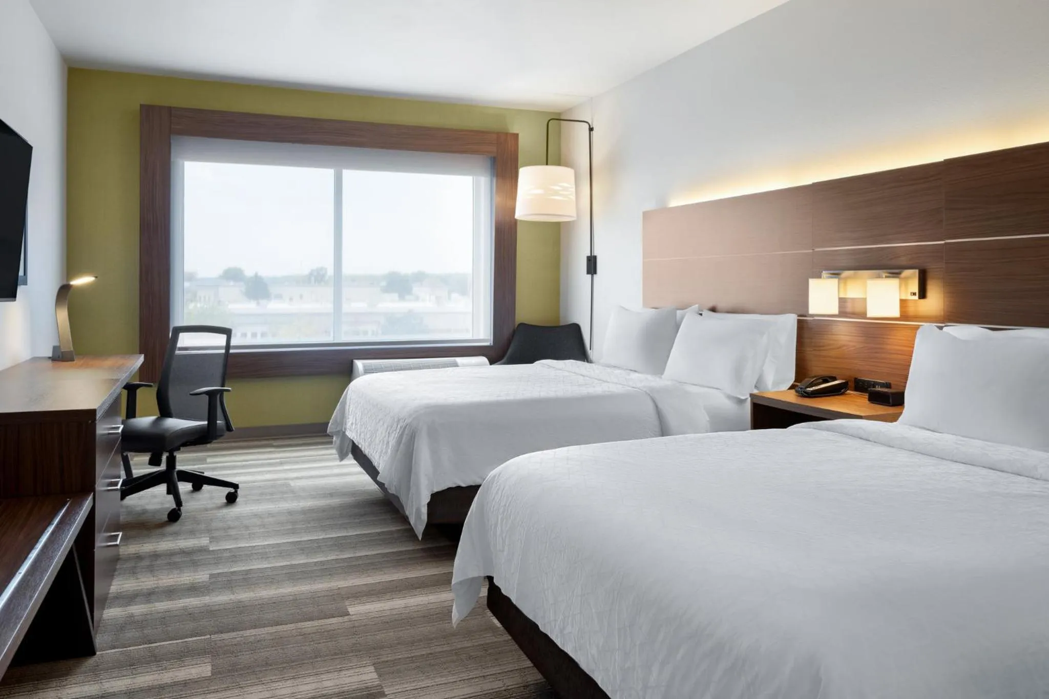 Photo of the whole room, Bed in Holiday Inn Express & Suites - Madison West - Middleton by IHG