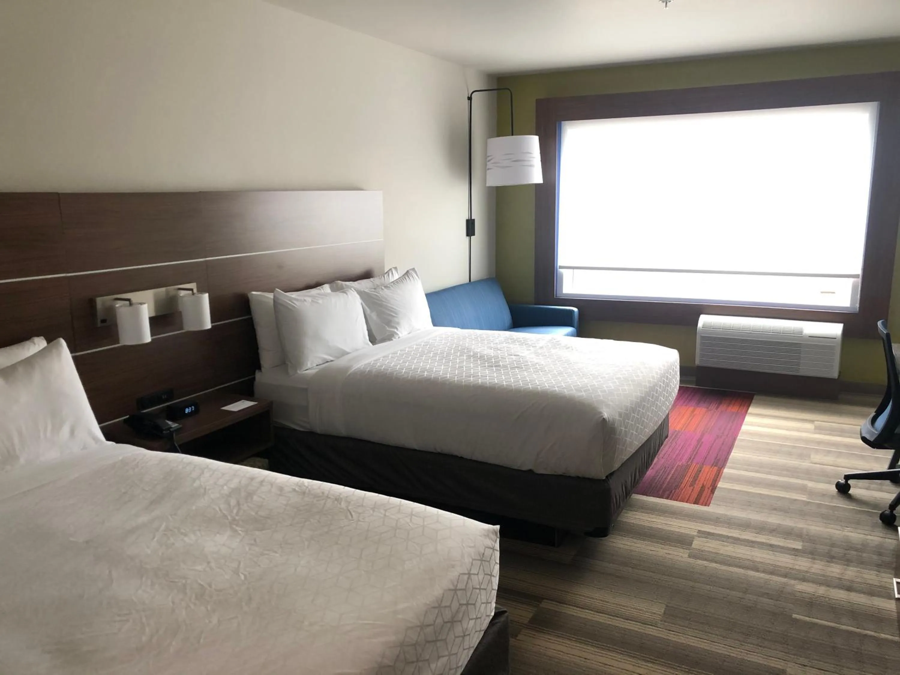 Bed in Holiday Inn Express & Suites - Madison West - Middleton by IHG