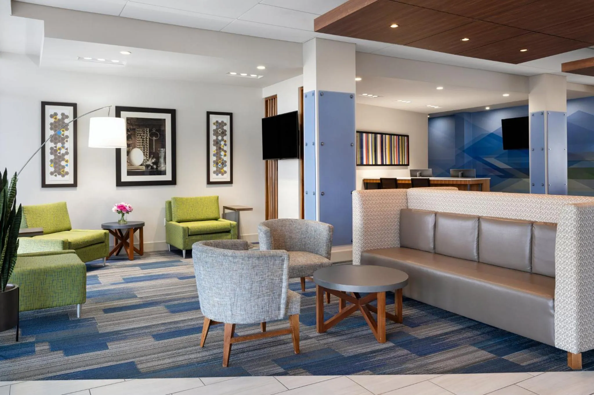 Property building in Holiday Inn Express & Suites - Madison West - Middleton by IHG