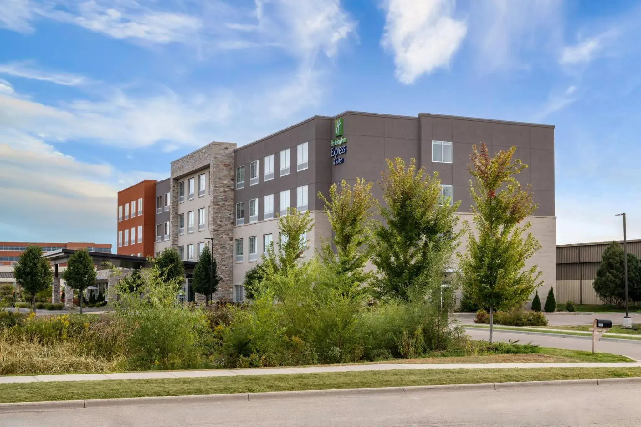 Property building in Holiday Inn Express & Suites - Madison West - Middleton by IHG Property building in Holiday Inn Express & Suites - Madison West - Middleton by IHG