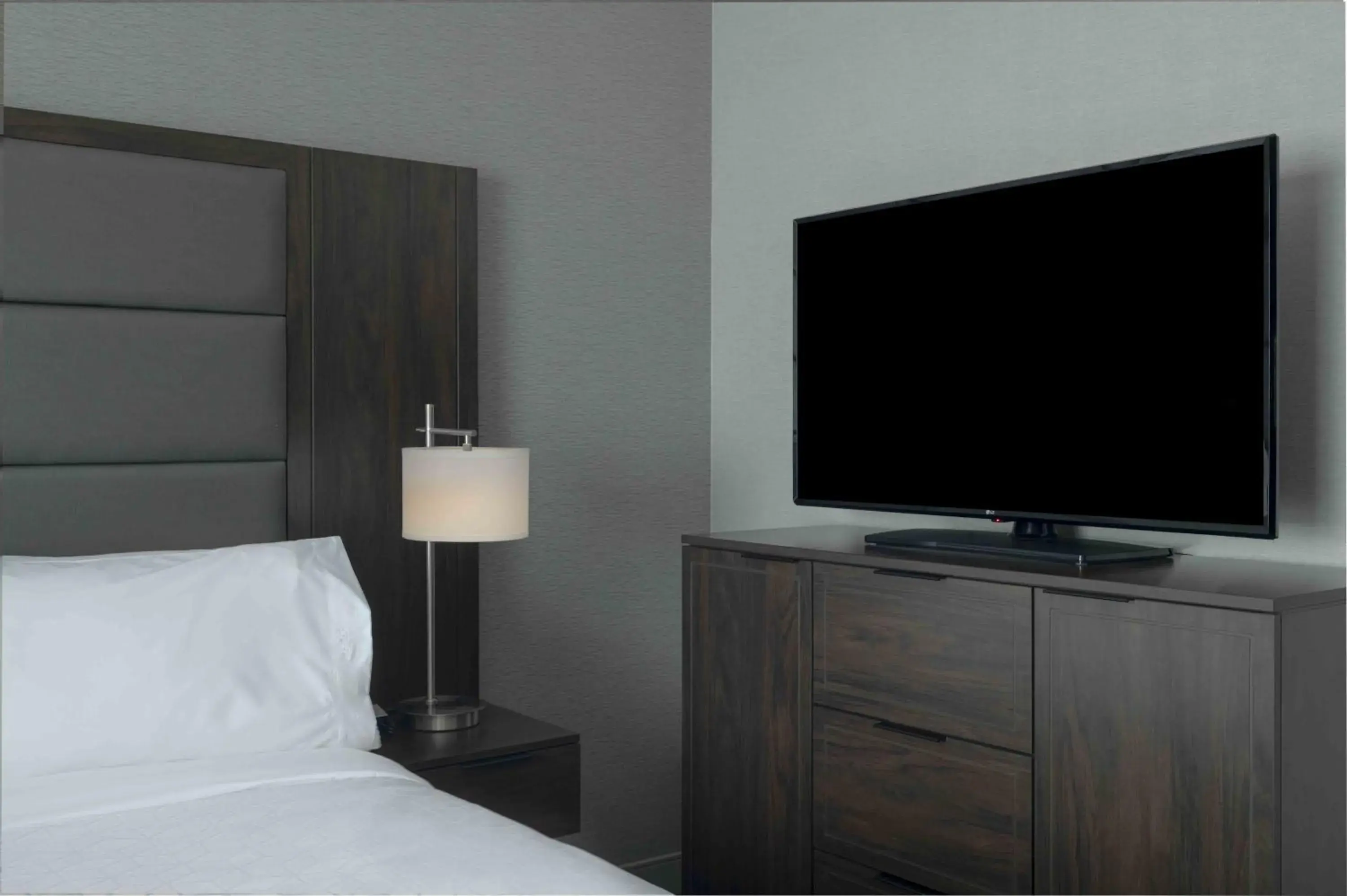 TV and multimedia, Bed in Staybridge Suites - Boston Logan Airport - Revere by IHG TV and multimedia, Bed in Staybridge Suites - Boston Logan Airport - Revere by IHG