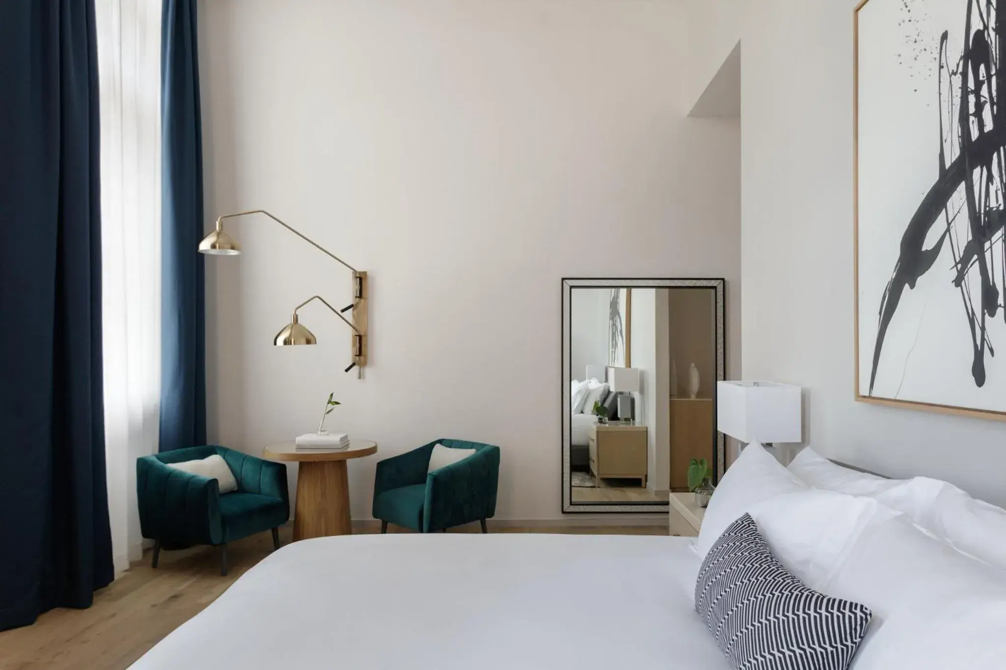 Photo of the whole room, Bed in Kimpton - Pittman Hotel by IHG Photo of the whole room, Bed in Kimpton - Pittman Hotel by IHG