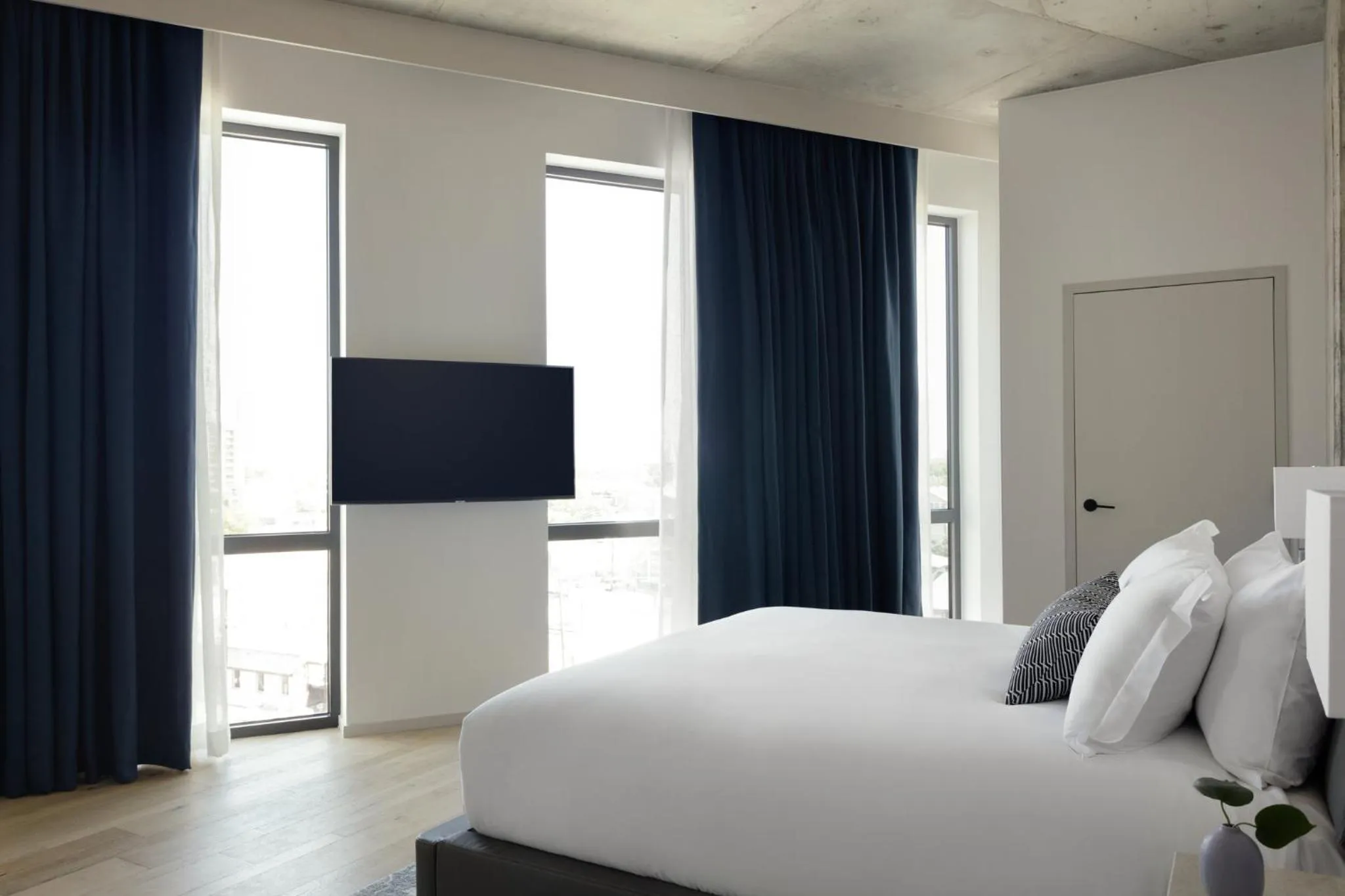 Photo of the whole room, Bed in Kimpton - Pittman Hotel by IHG