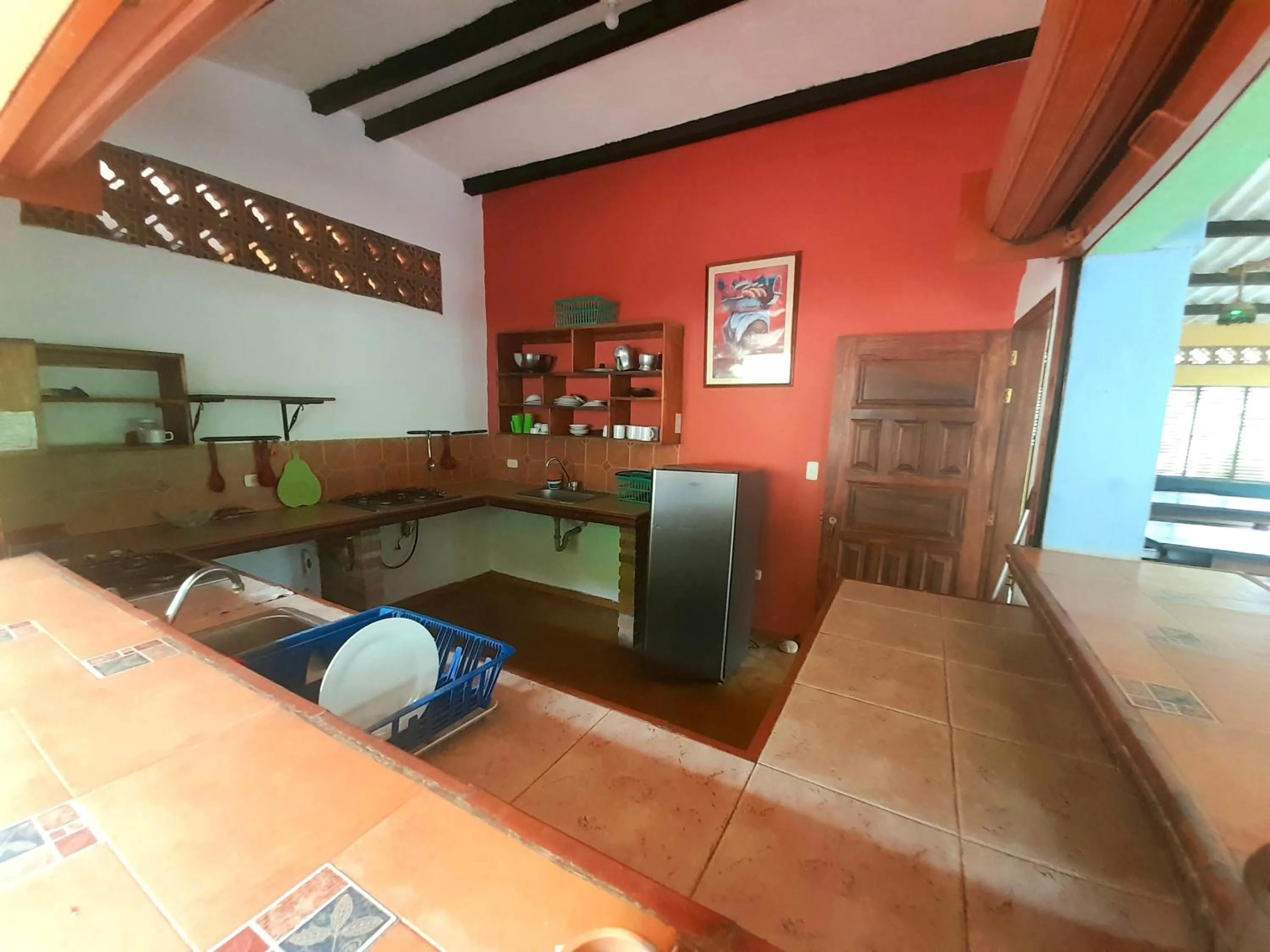 Communal kitchen, Bed in Hostal La Casa de Felipe