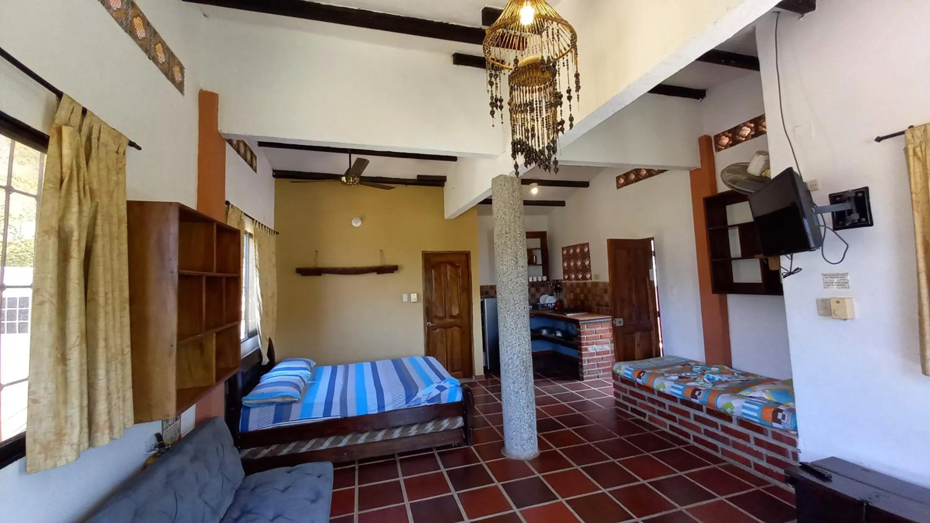 Property building, Bed in Hostal La Casa de Felipe