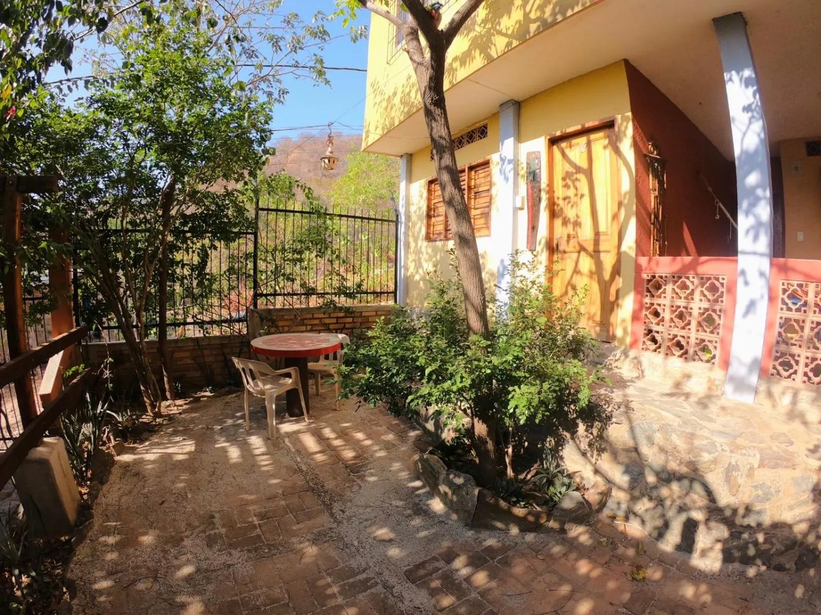 Property building in Hostal La Casa de Felipe