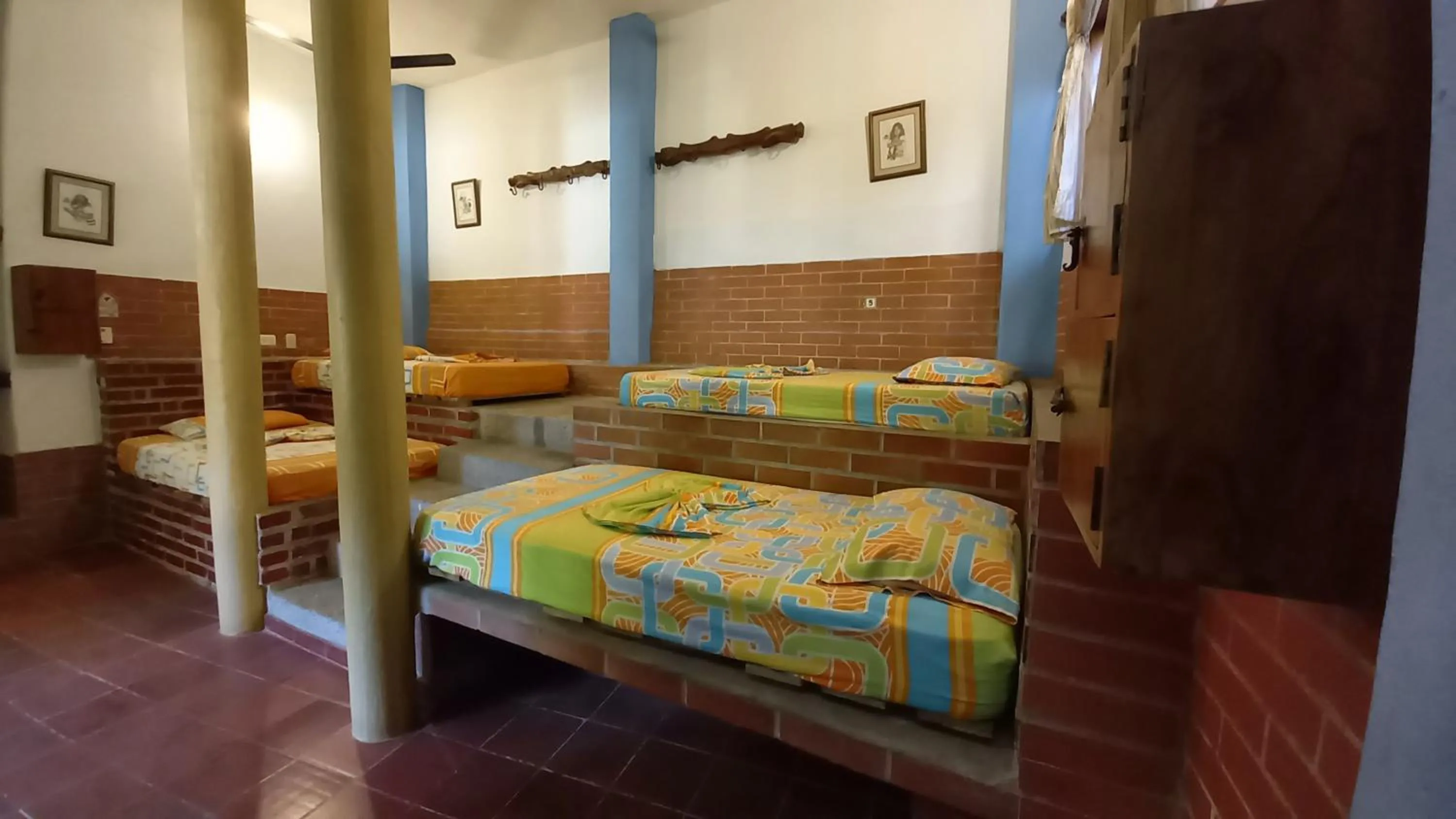 Property building, Bed in Hostal La Casa de Felipe