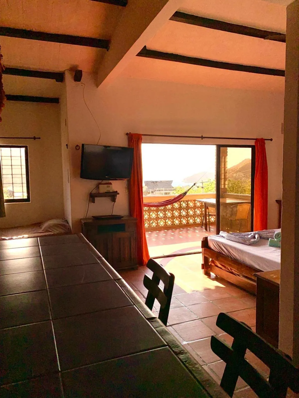 Property building, Bed in Hostal La Casa de Felipe