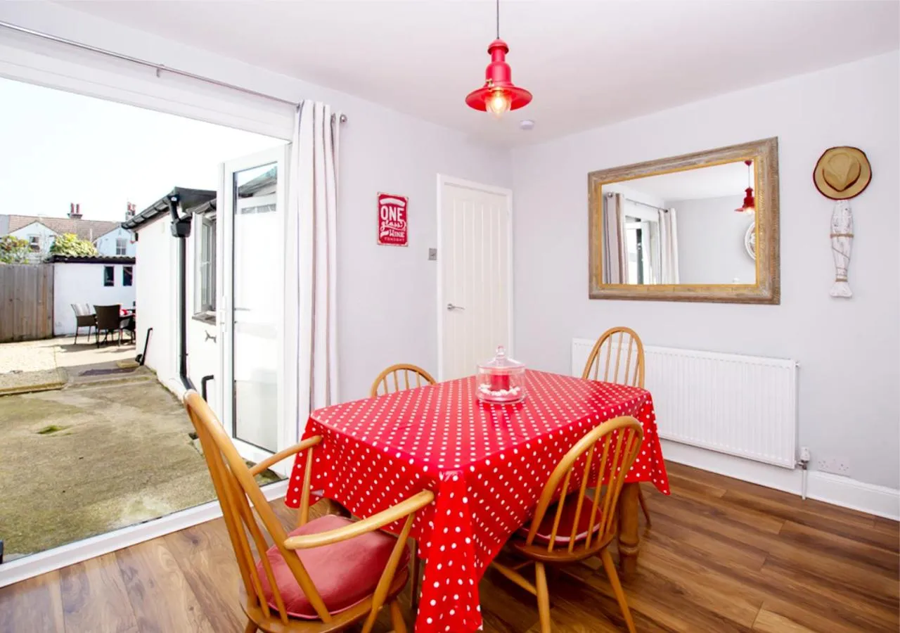 Dining area in Seashell Cottage