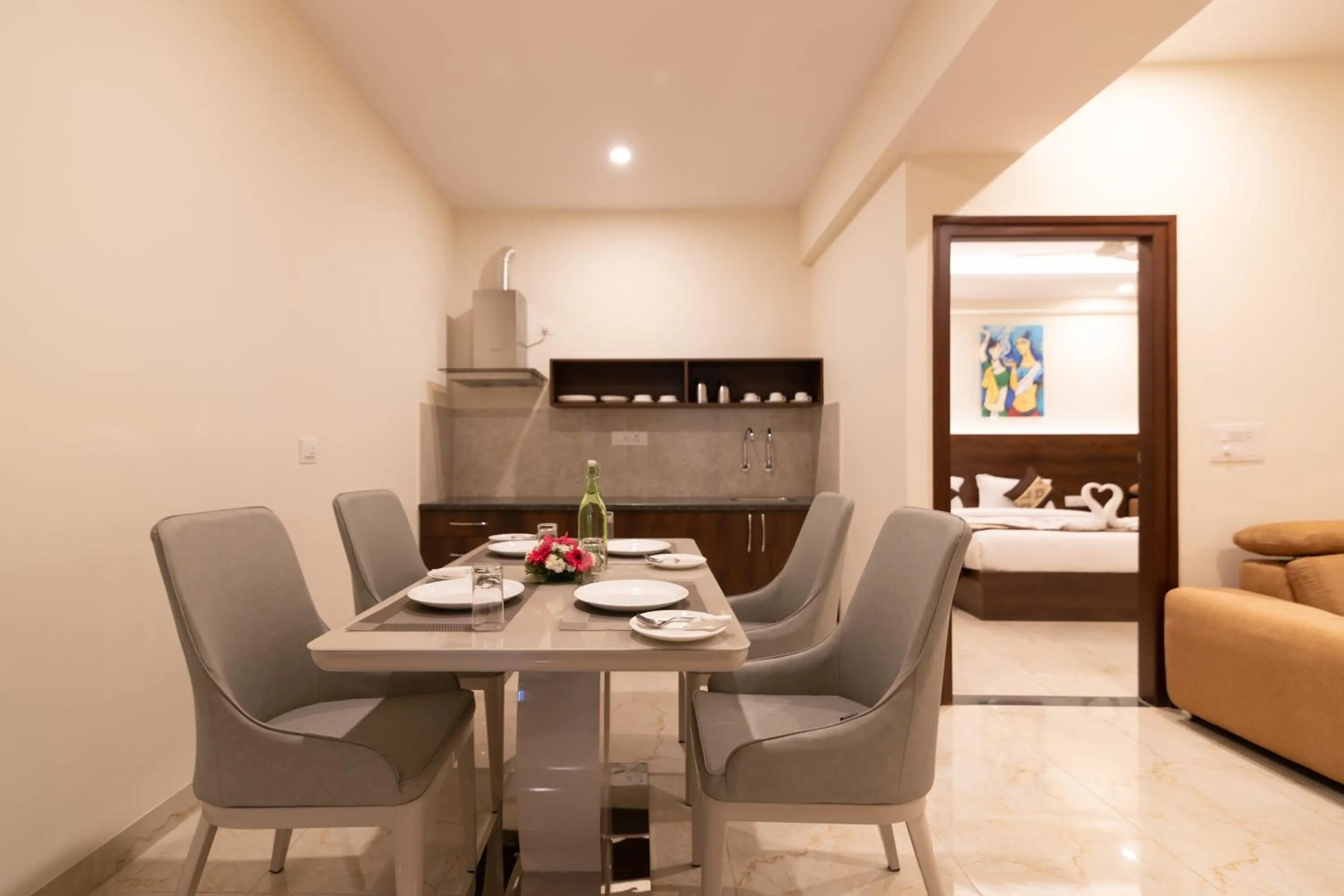 Dining area in Mojatel By Icon