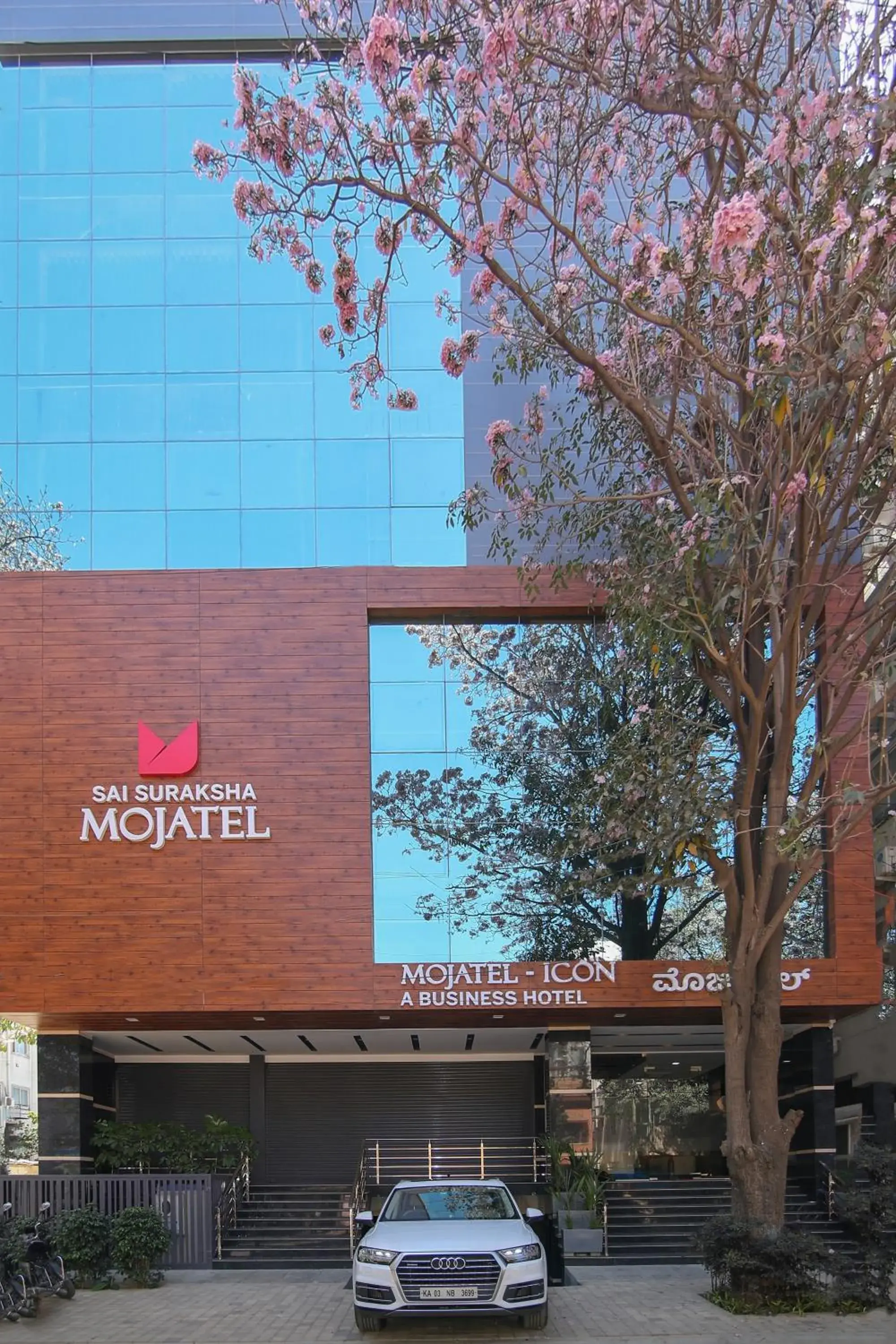 Facade/entrance in Mojatel By Icon Facade/entrance in Mojatel By Icon