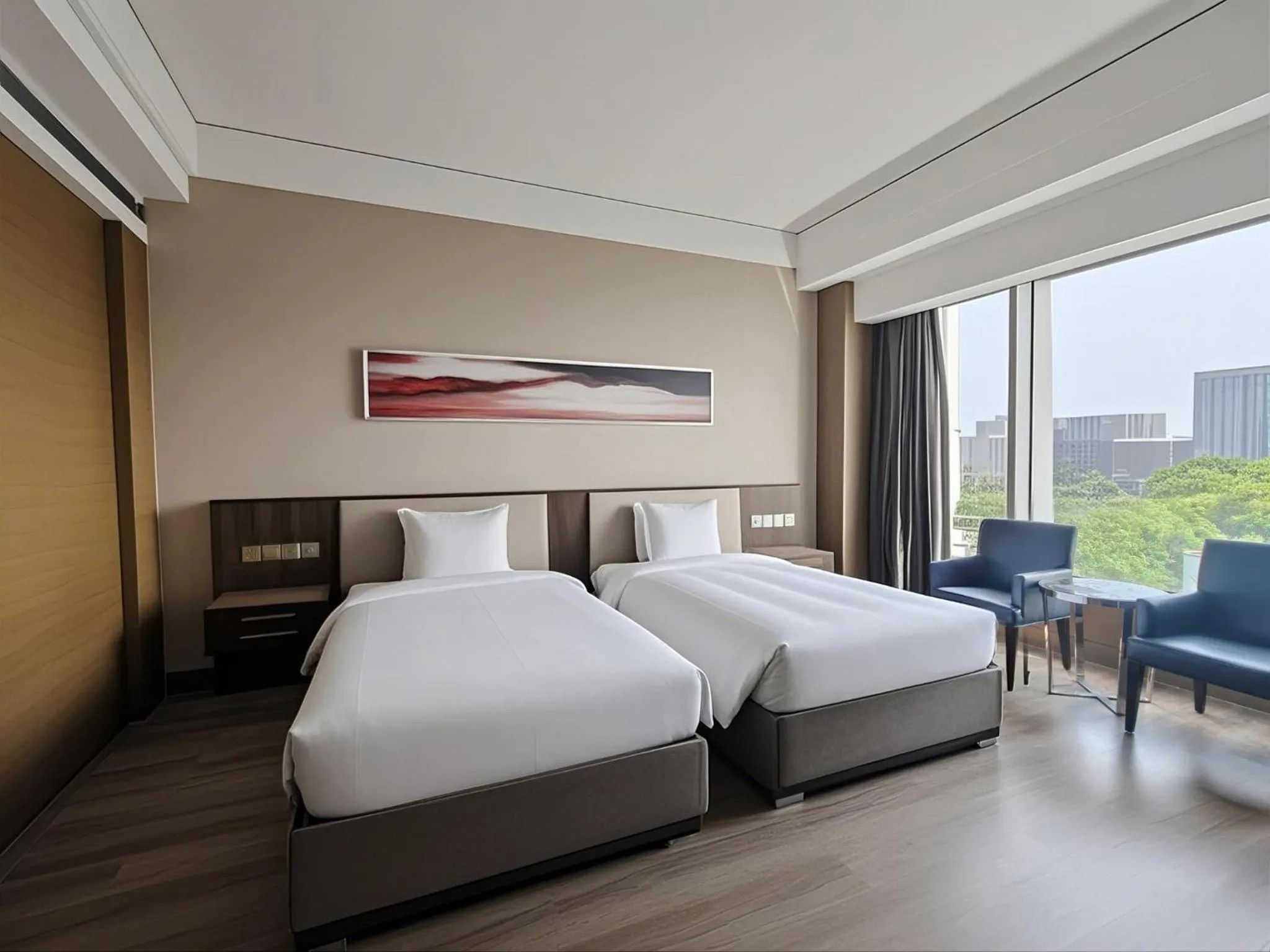 Photo of the whole room, Bed in Crowne Plaza Nanjing Jiangning by IHG