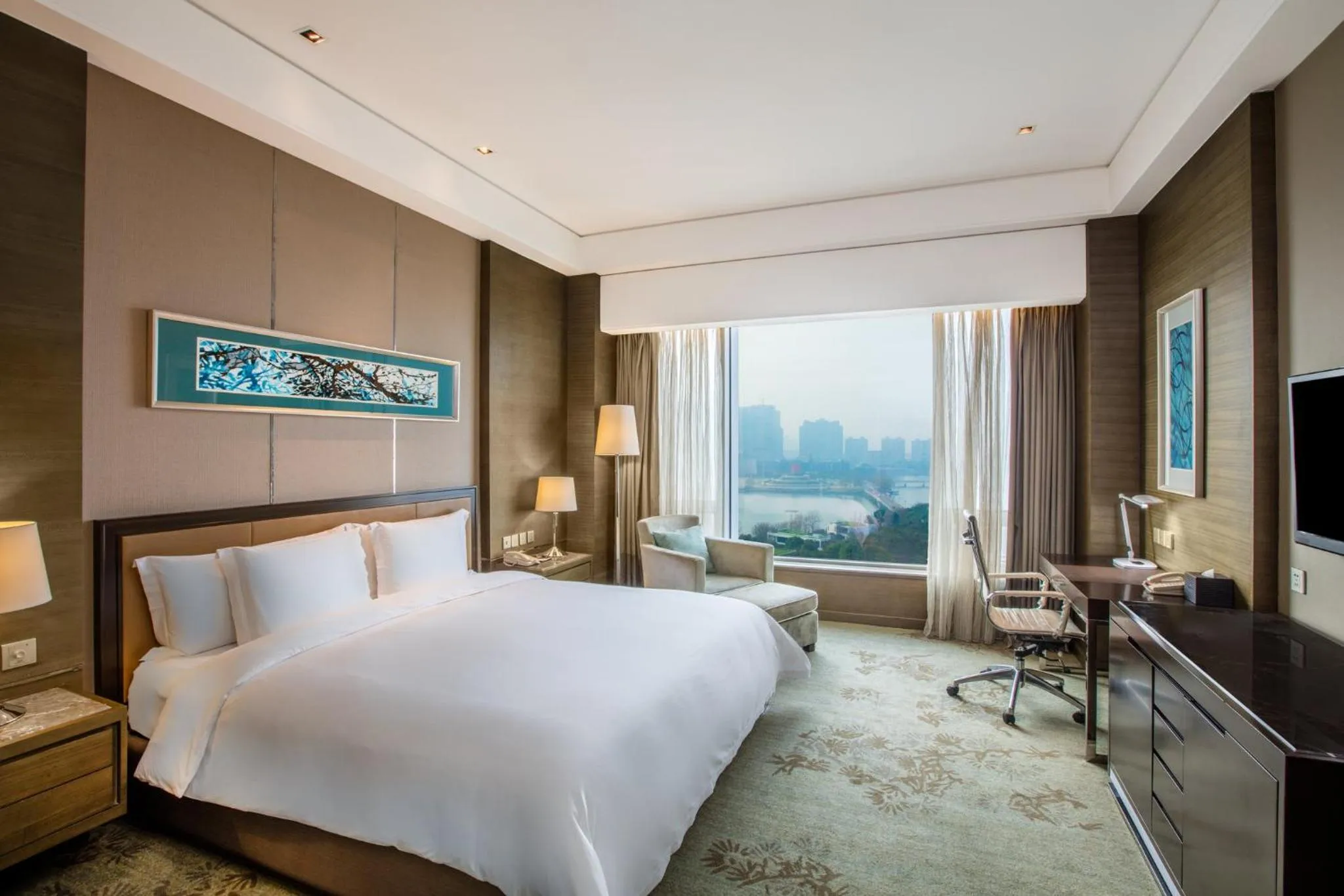 Photo of the whole room, Bed in Crowne Plaza Nanjing Jiangning by IHG