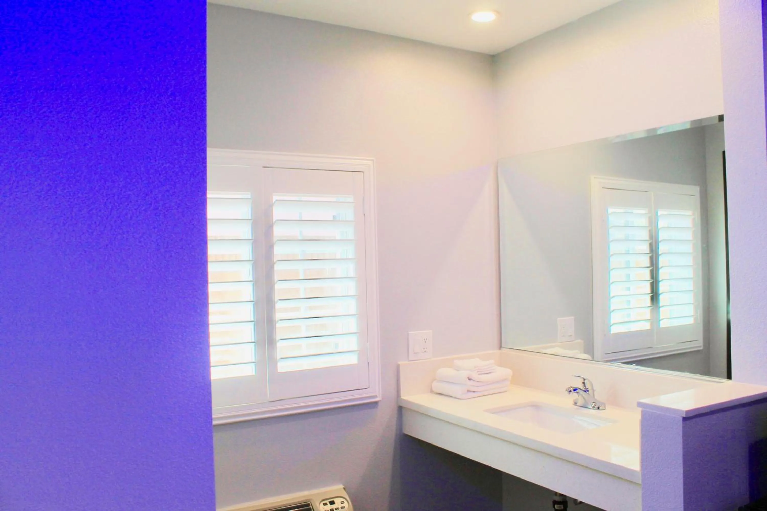 Bathroom in Arlington Motel