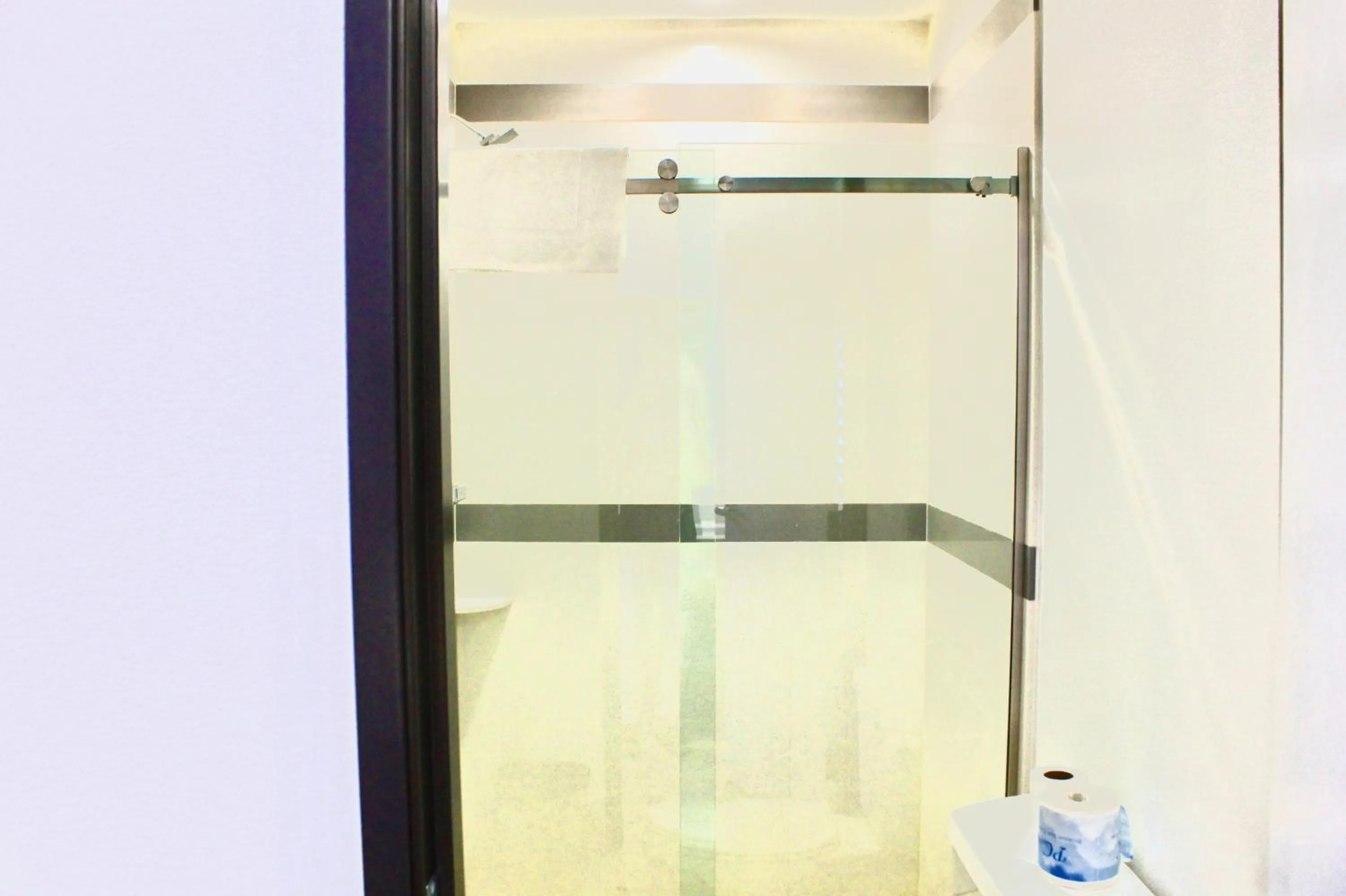 Shower in Arlington Motel