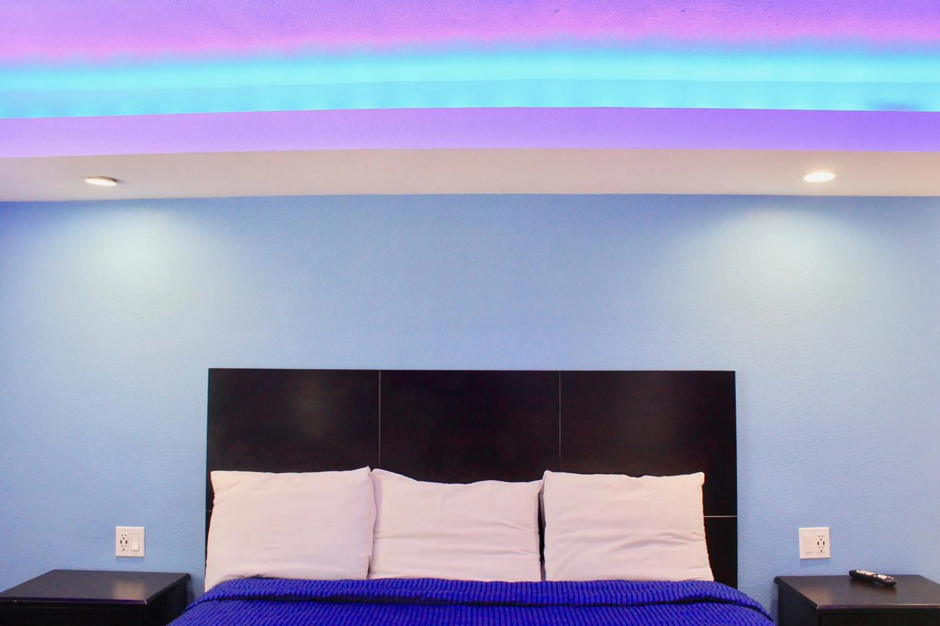 Bed in Arlington Motel