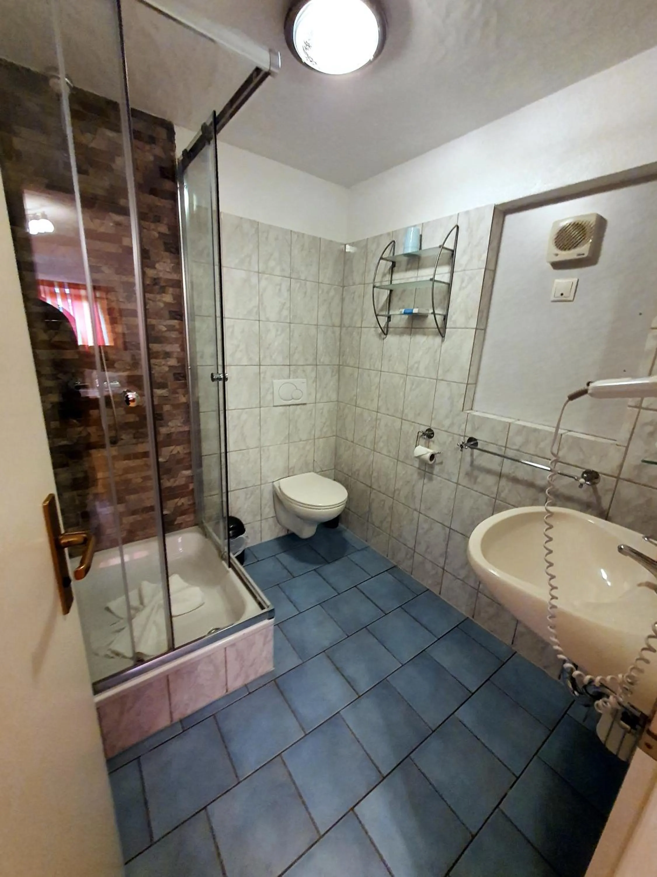 Bathroom in Gästehaus Parkblick