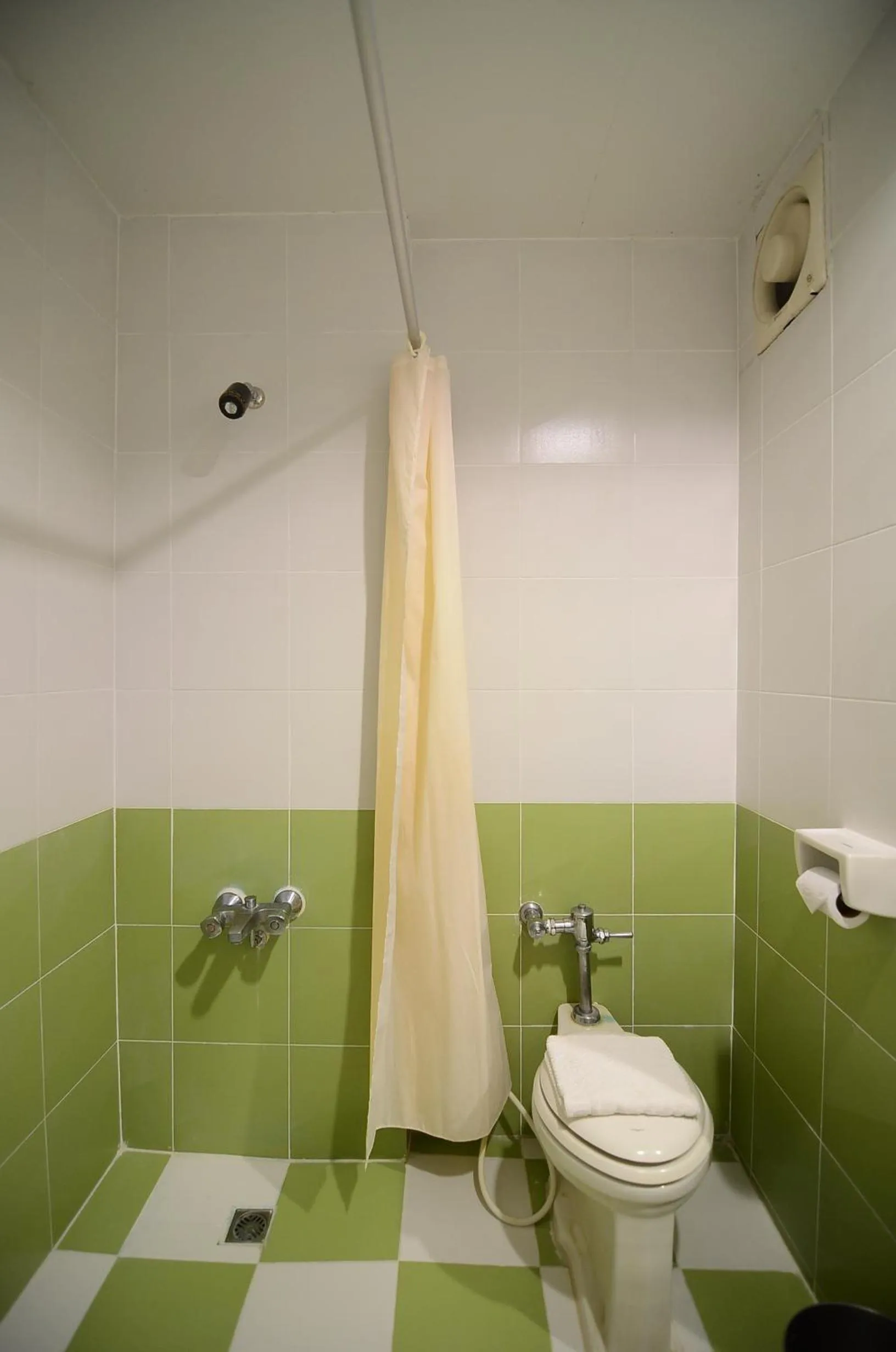 Shower in Ranong Garden Hotel