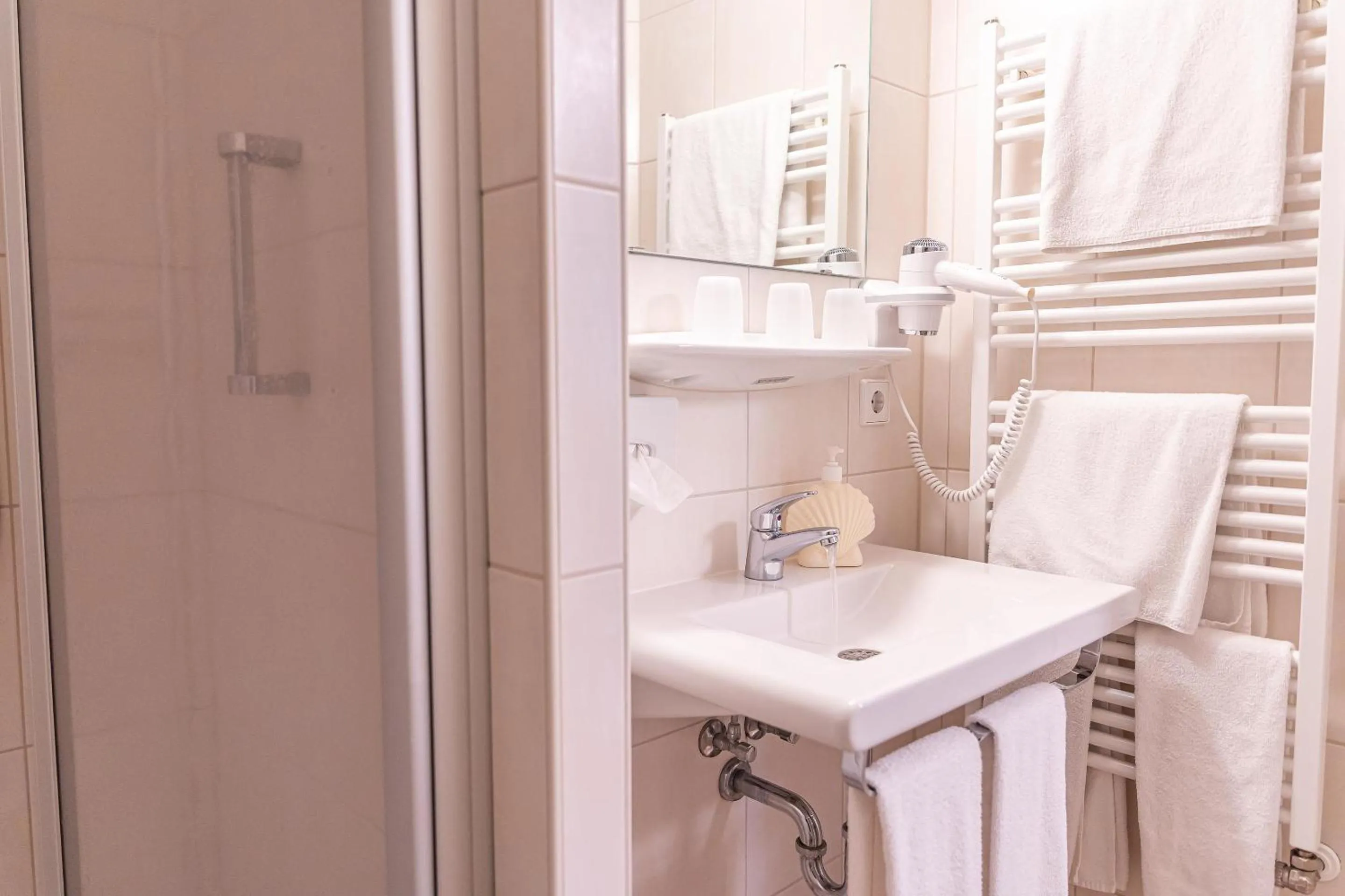 Bathroom in Hotel-Gasthaus Goldener Engel