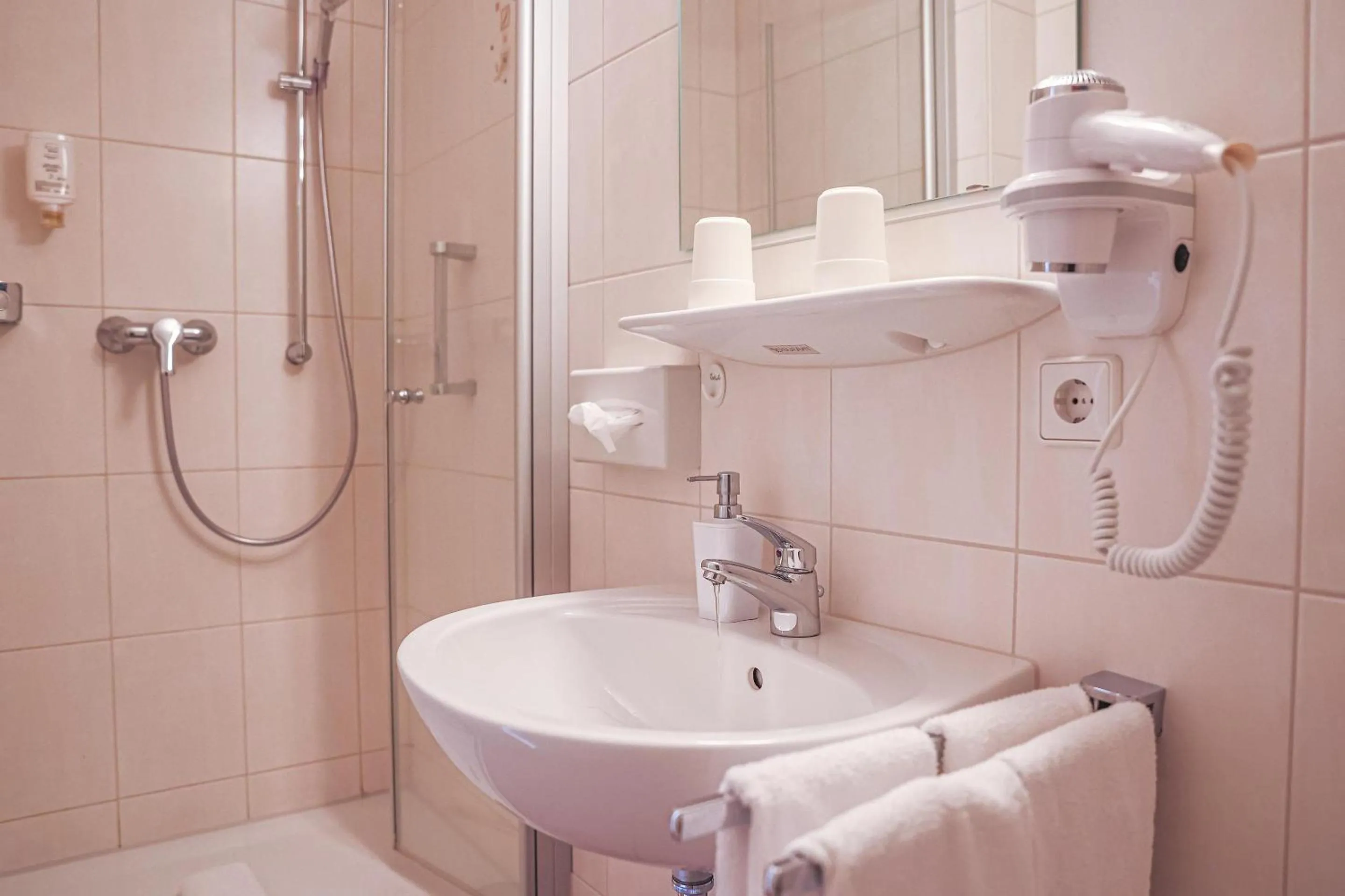 Bathroom in Hotel-Gasthaus Goldener Engel