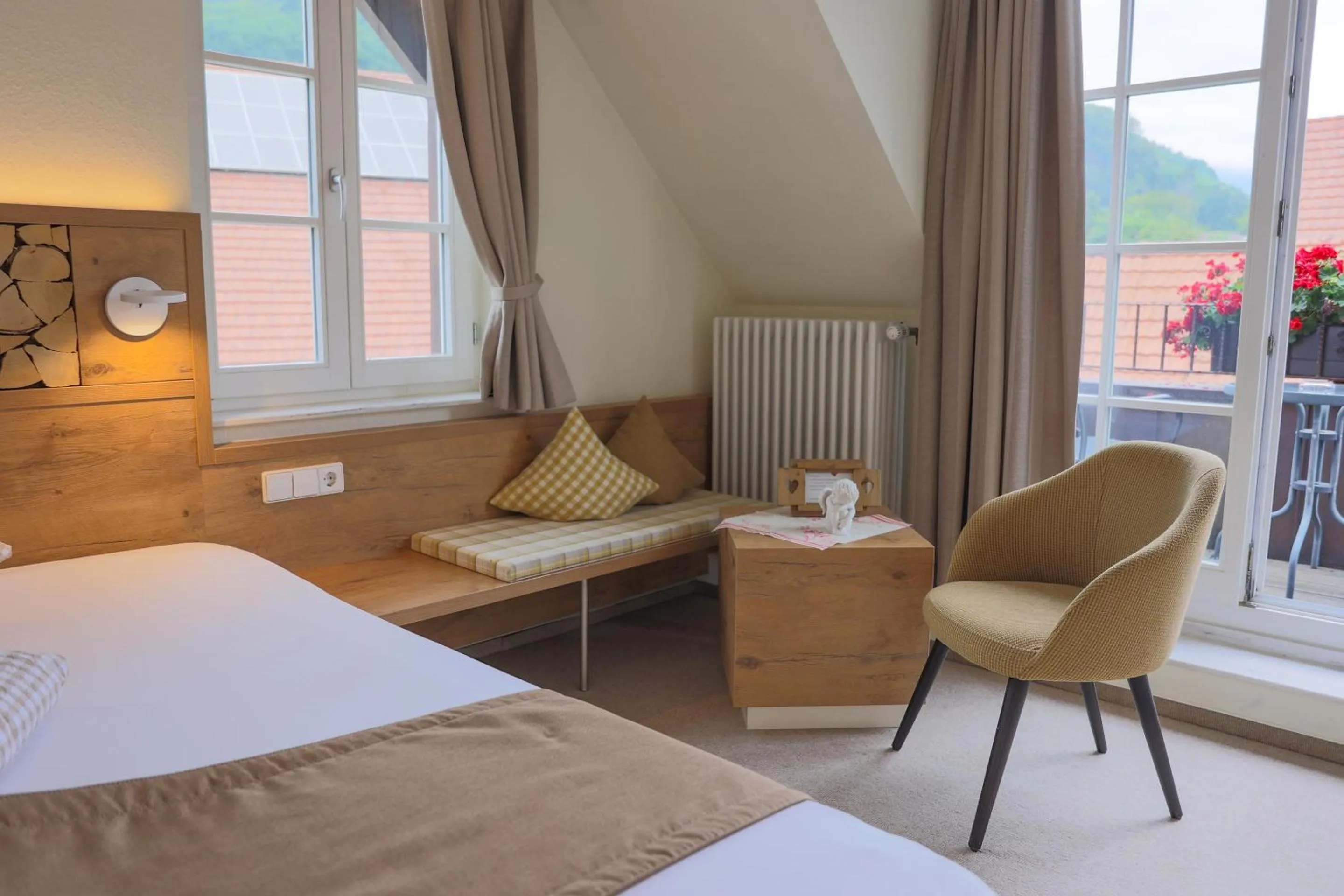 Balcony/Terrace, Bed in Hotel-Gasthaus Goldener Engel