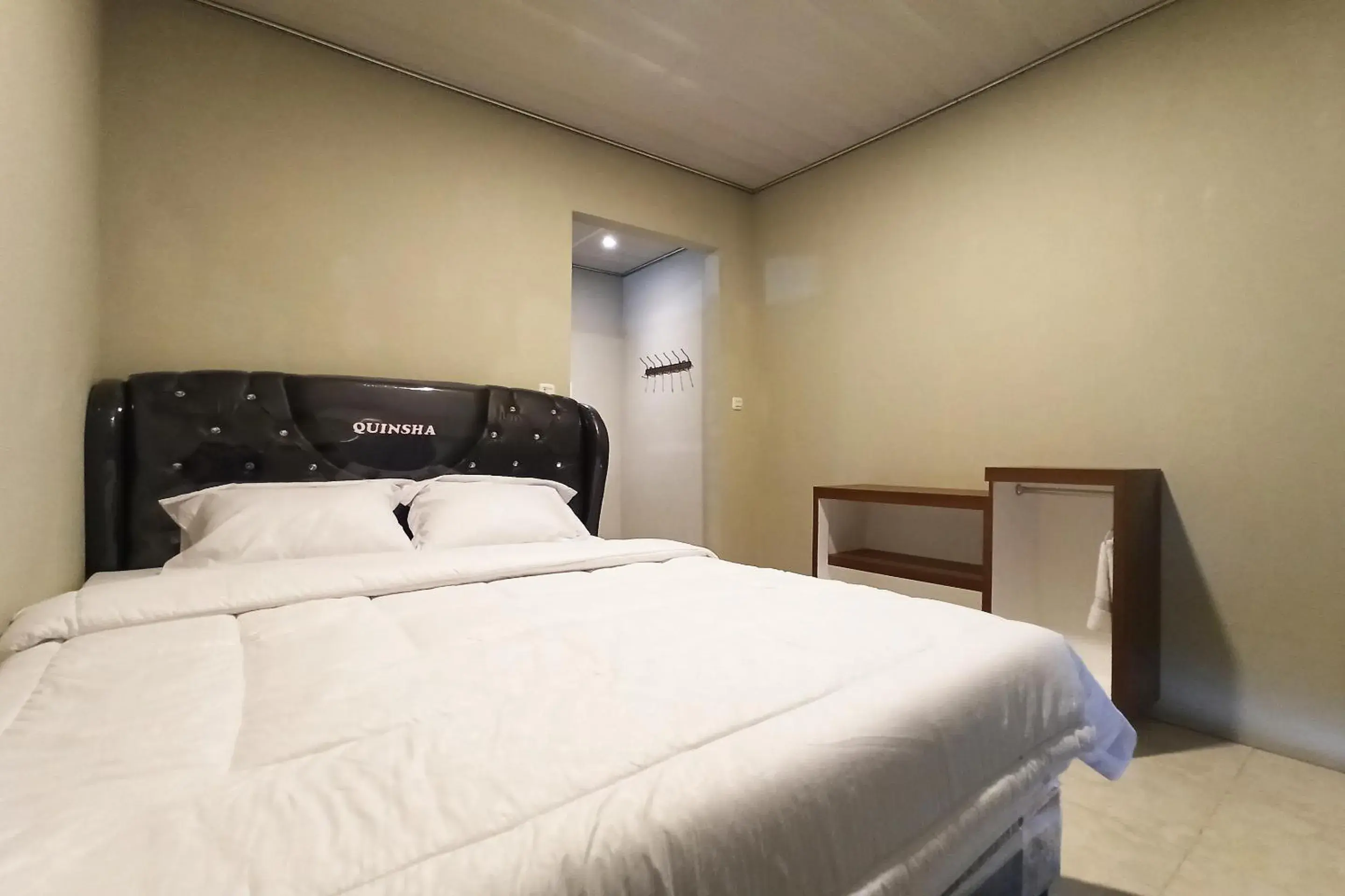 Bedroom, Bed in RedDoorz near Taman Merdeka Metro Lampung Bedroom, Bed in RedDoorz near Taman Merdeka Metro Lampung