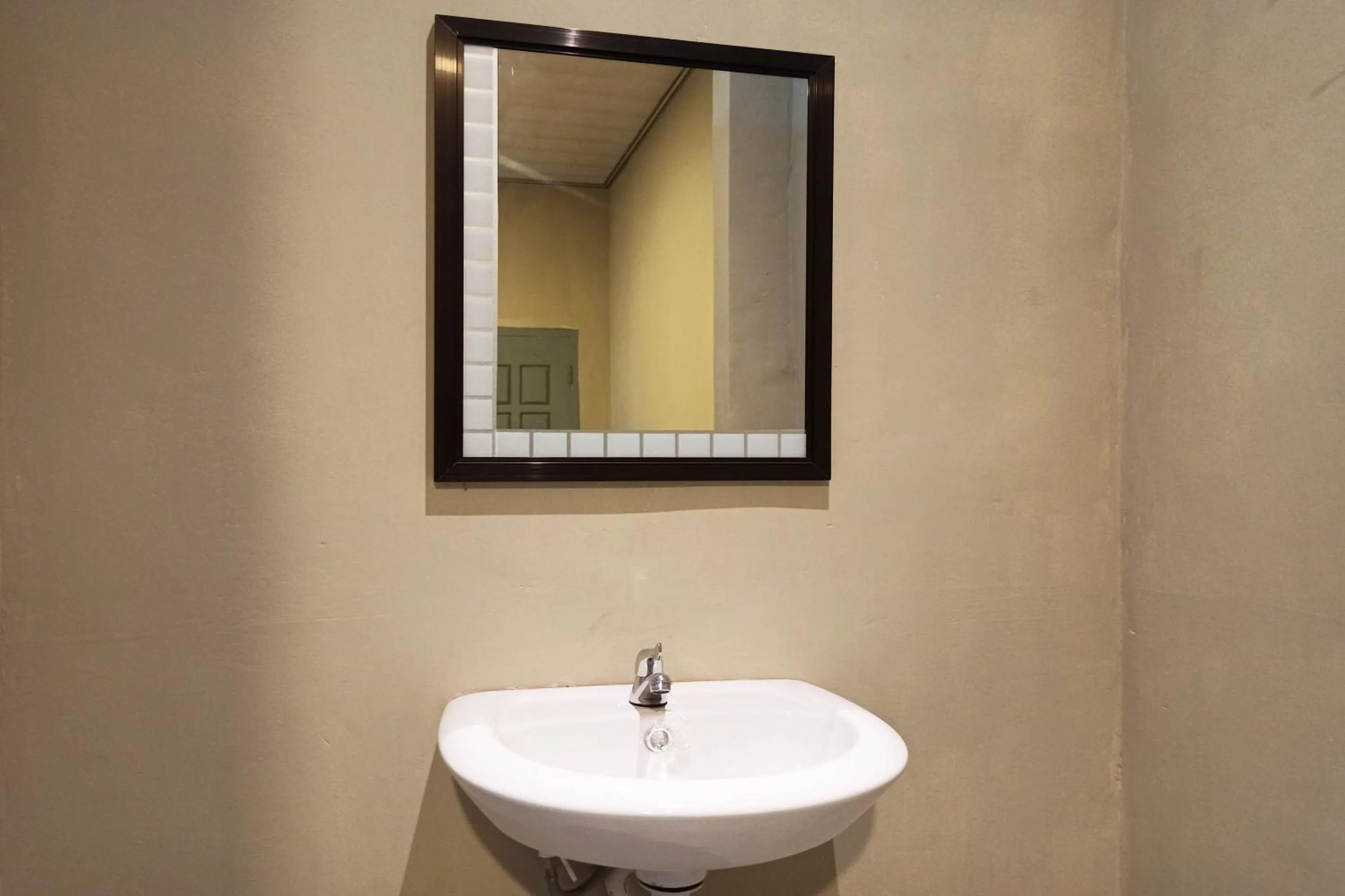 Bathroom in RedDoorz near Taman Merdeka Metro Lampung