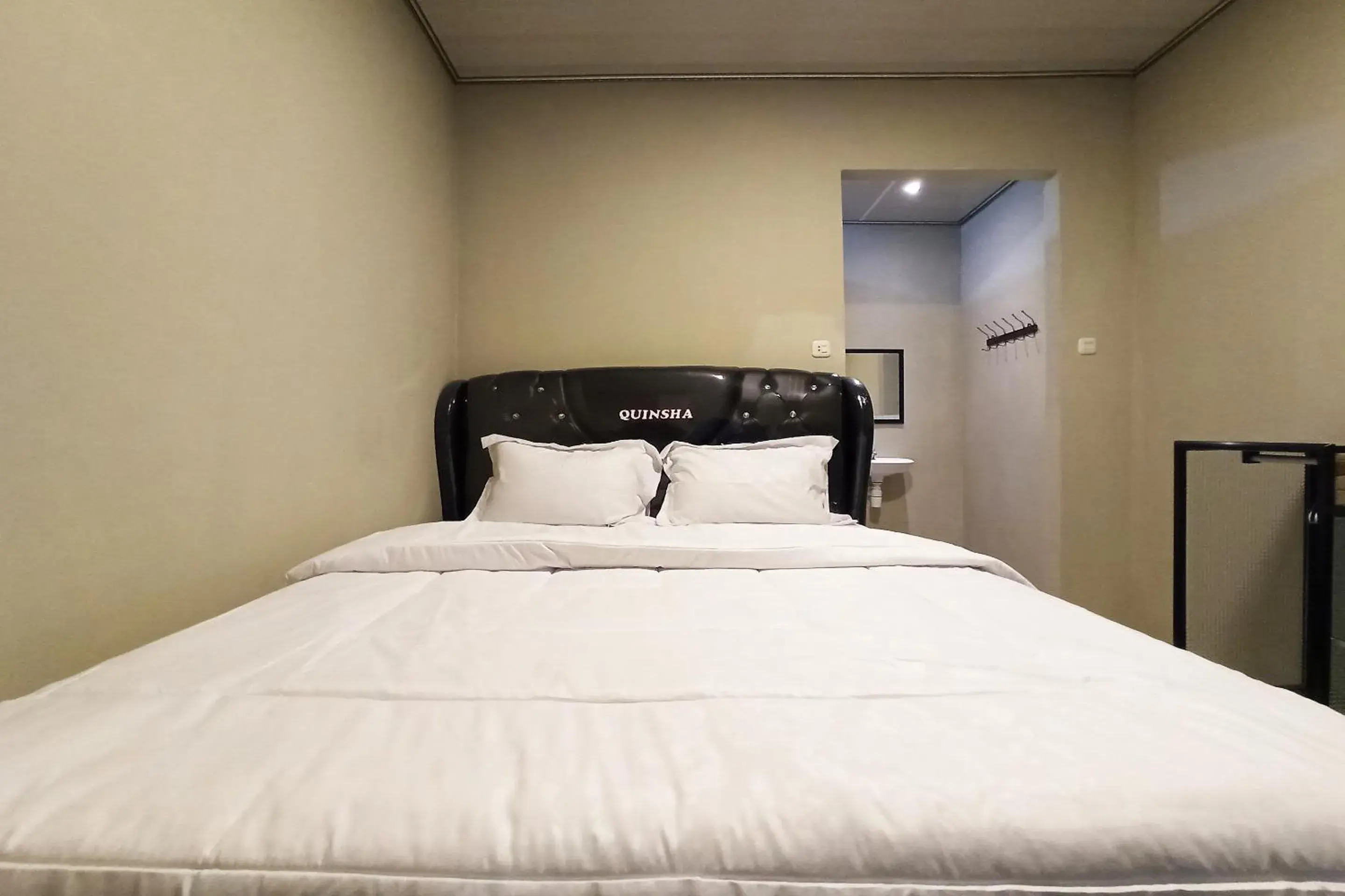 Bedroom, Bed in RedDoorz near Taman Merdeka Metro Lampung Bedroom, Bed in RedDoorz near Taman Merdeka Metro Lampung