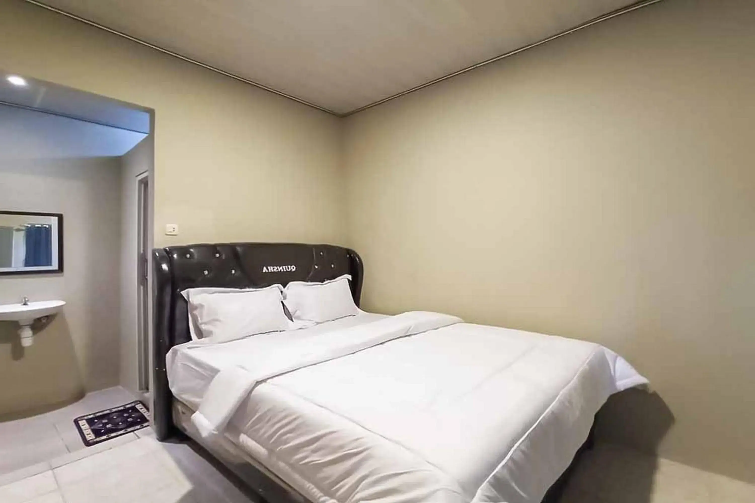 Bed in RedDoorz near Taman Merdeka Metro Lampung Bed in RedDoorz near Taman Merdeka Metro Lampung