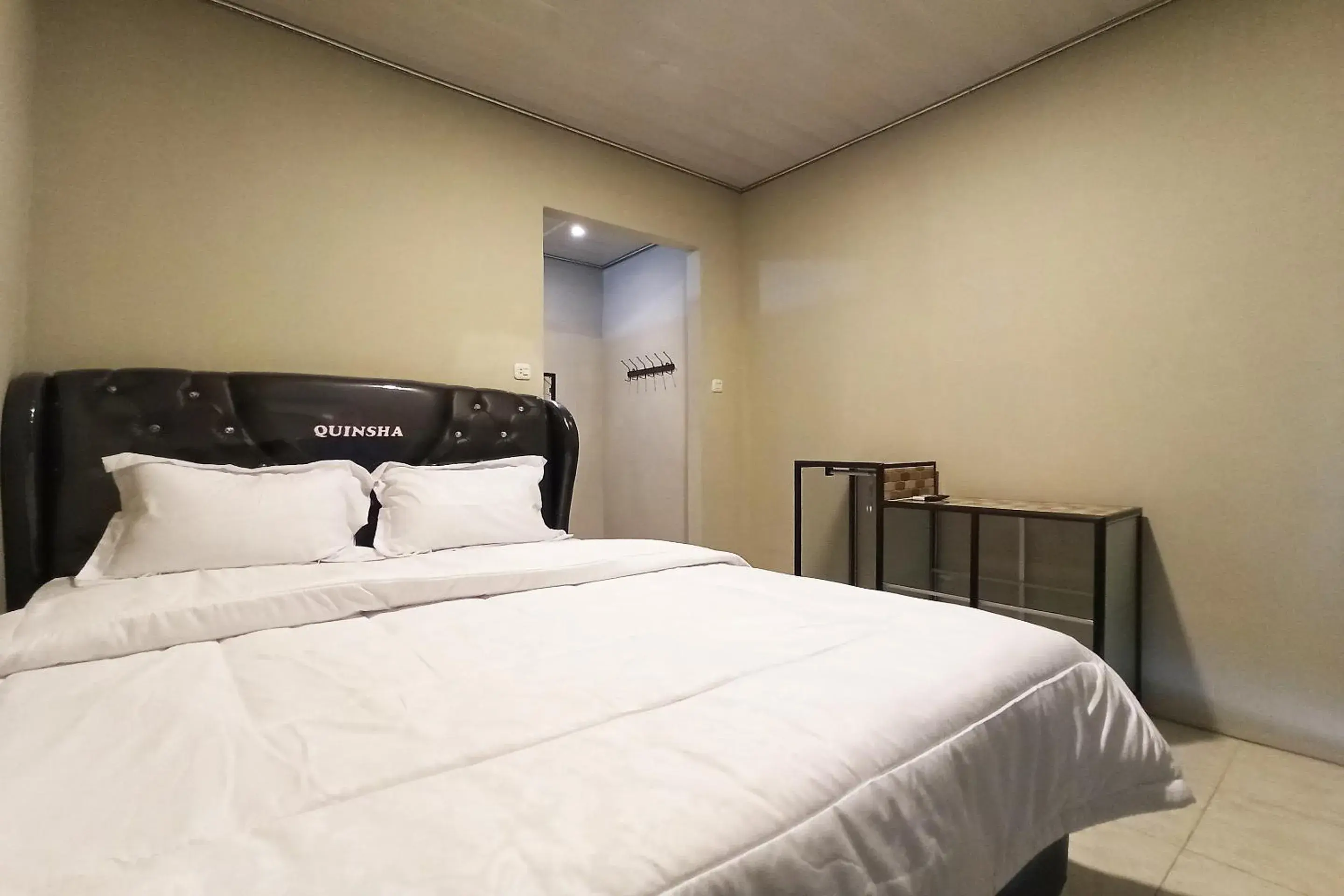 Bedroom, Bed in RedDoorz near Taman Merdeka Metro Lampung Bedroom, Bed in RedDoorz near Taman Merdeka Metro Lampung